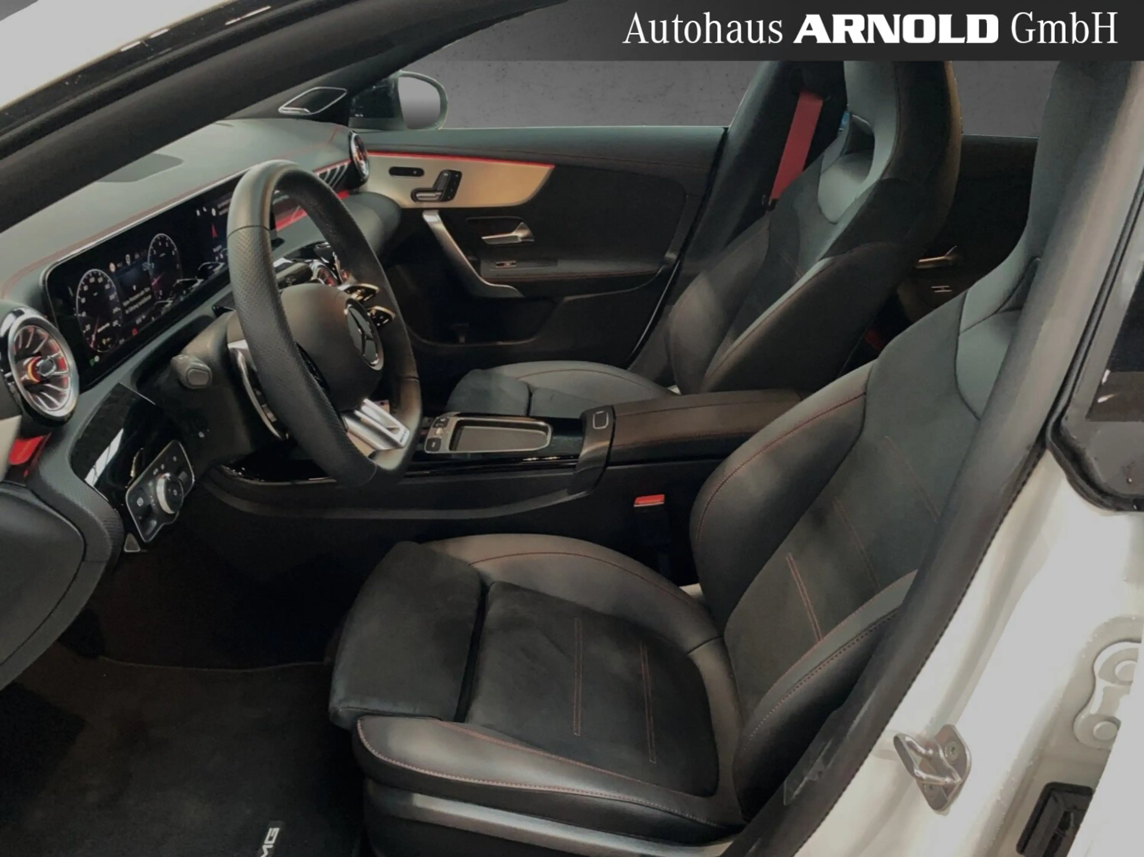 Mercedes-Benz CLA 35 AMG Mercedes-AMG CLA 35 4M Distr Pano 360° Burmester — photo 8