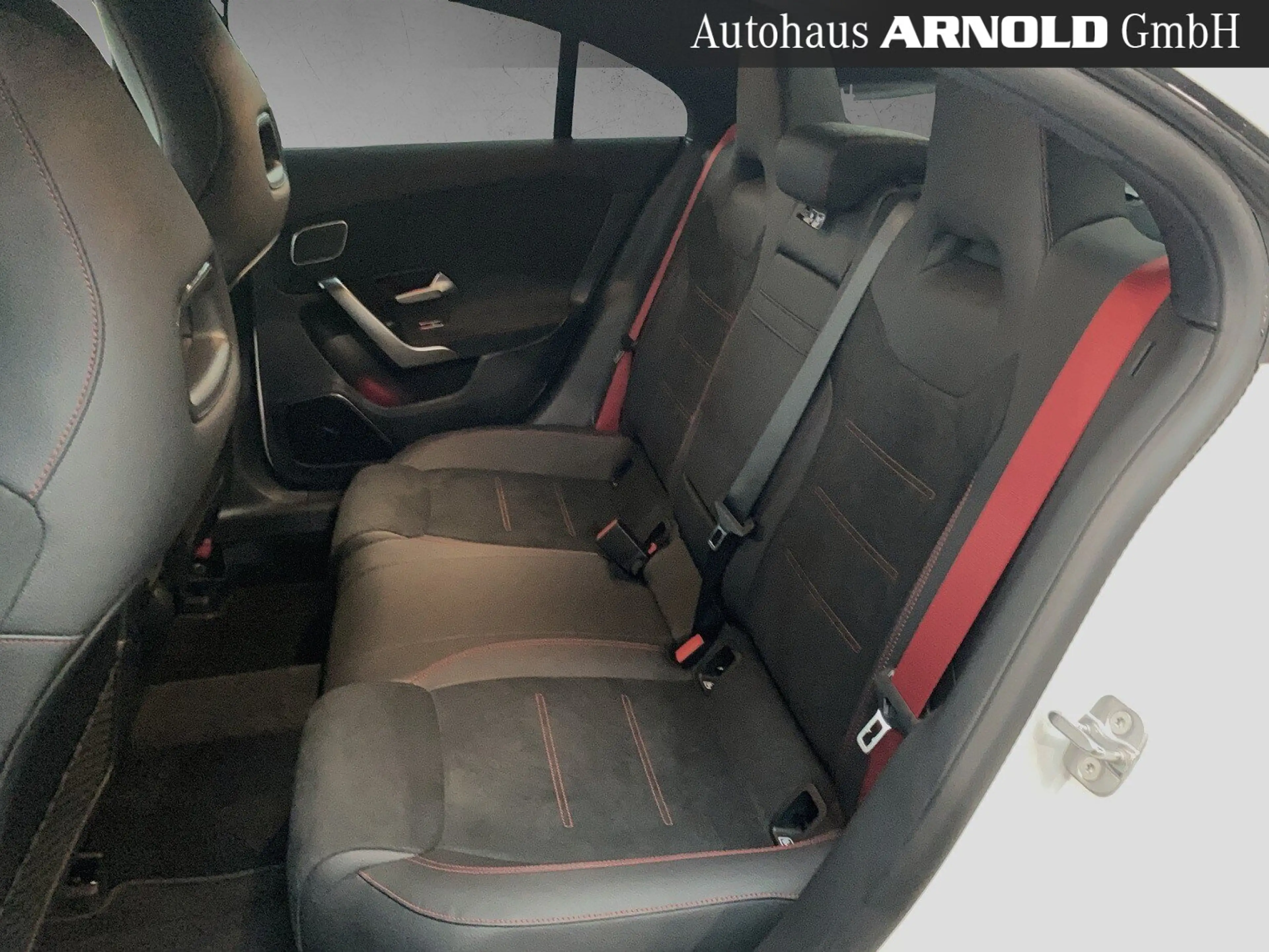 Mercedes-Benz CLA 35 AMG Mercedes-AMG CLA 35 4M Distr Pano 360° Burmester — photo 10
