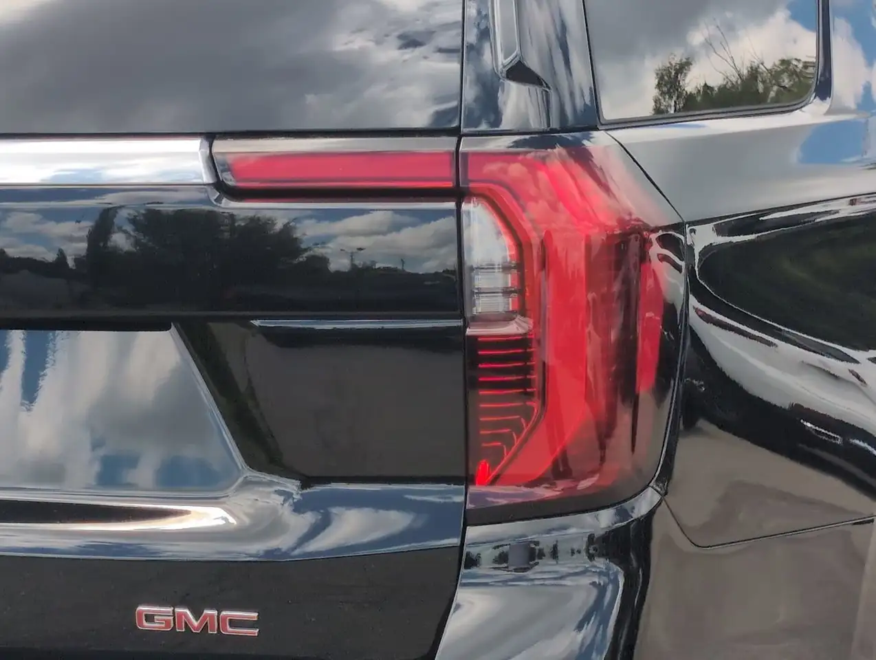 GMC Yukon photo GMC Yukon