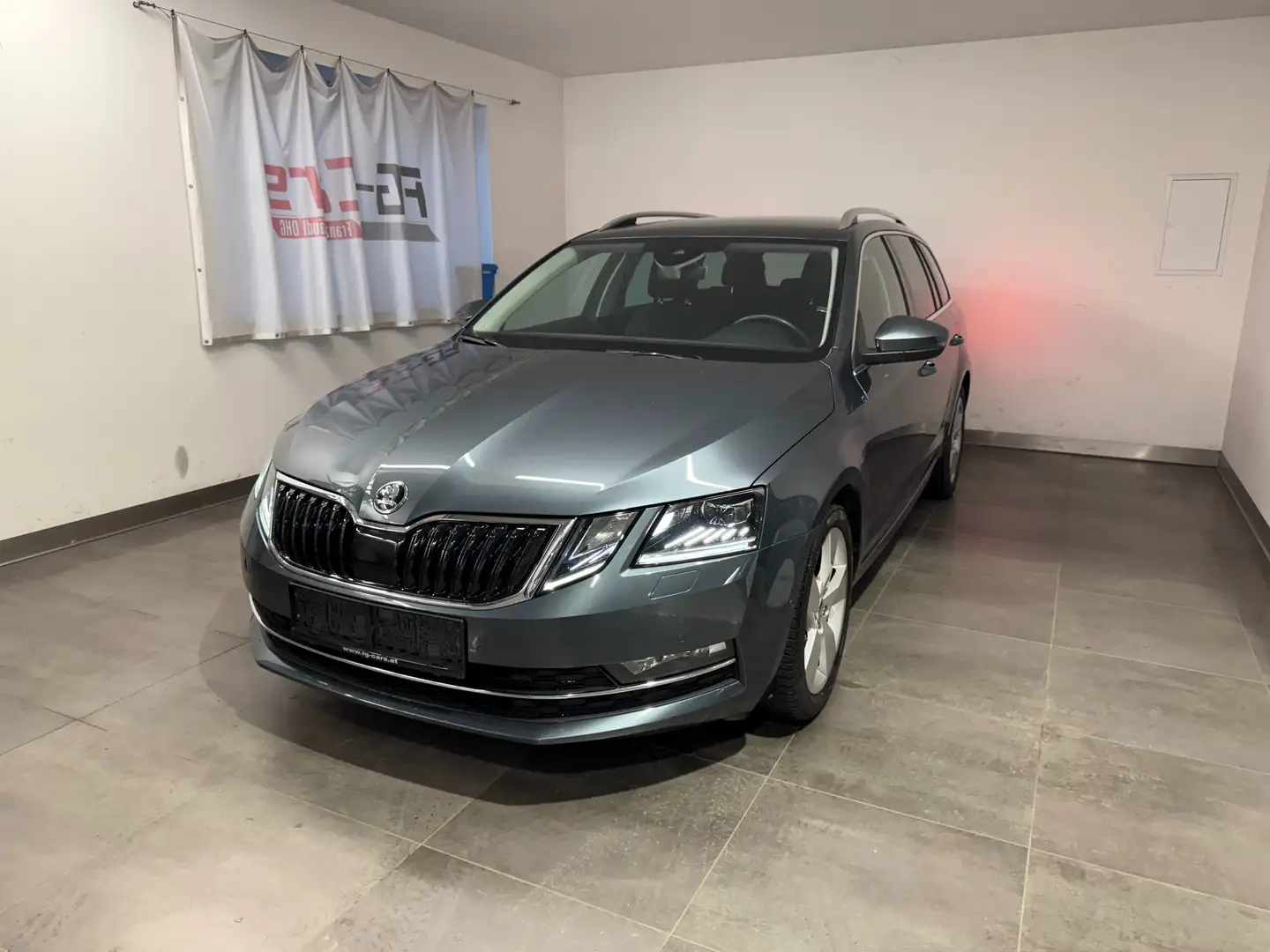 Skoda Octavia 1,4 TSI Style DSG AHK NAVI KESSY STANDHEIZUNG LED Grau - 2