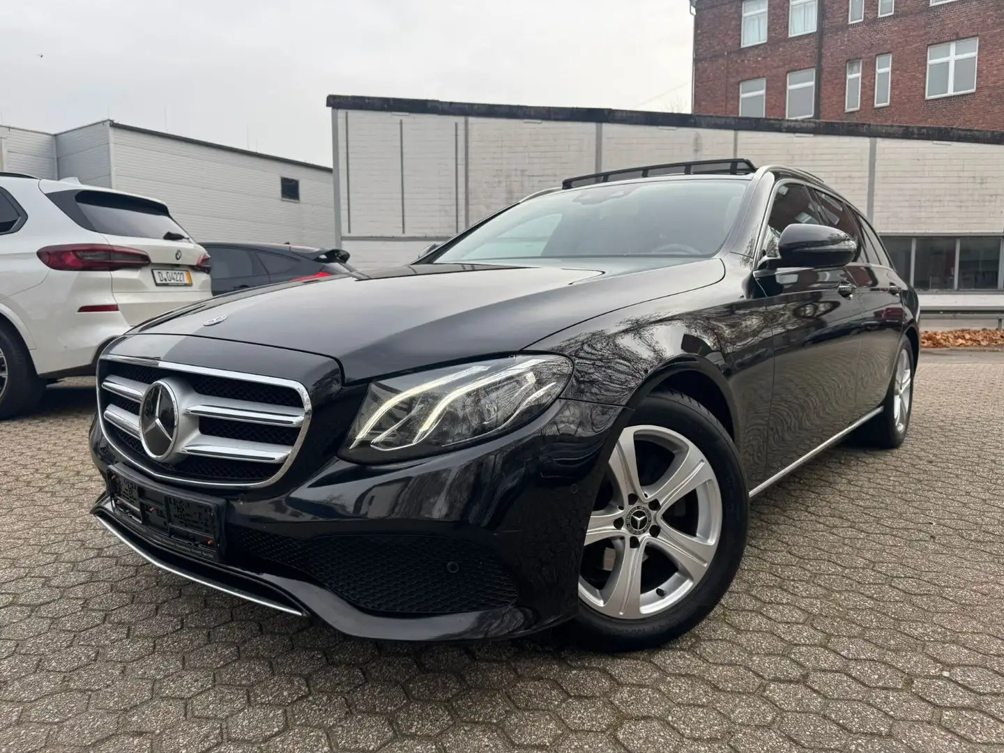 Mercedes-Benz E 220 d T 9G Avantgarde/ Pano/R-CAM/LED/ Schwarz - 2