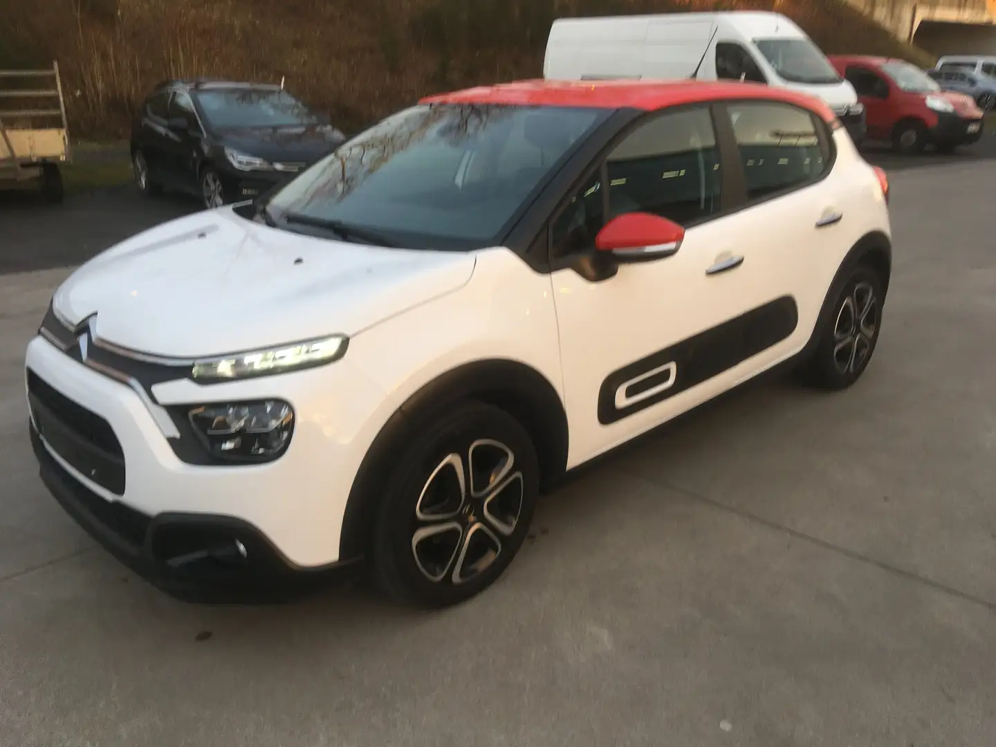 Citroen C3 1.2 PureTech Shine S AUTOMAAT Weiß - 2