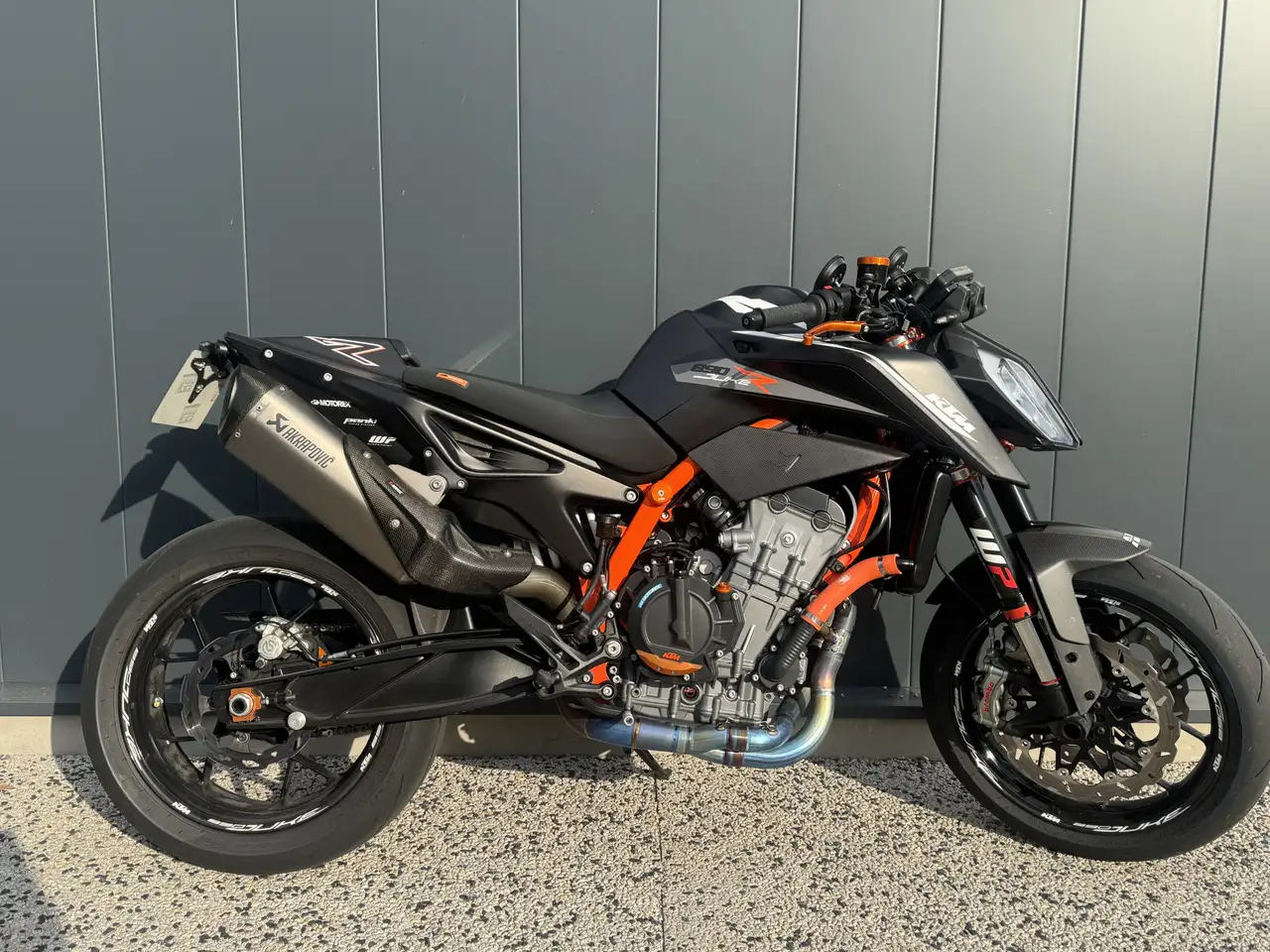 KTM 890 Duke R