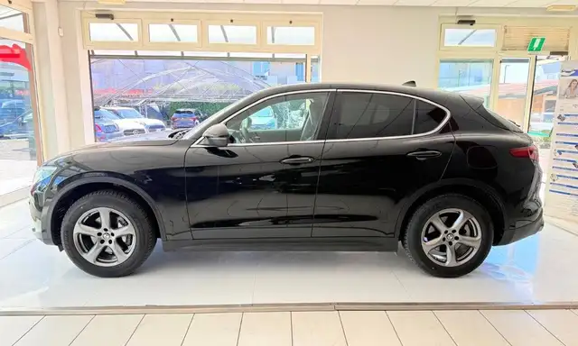 Alfa Romeo Stelvio view 8