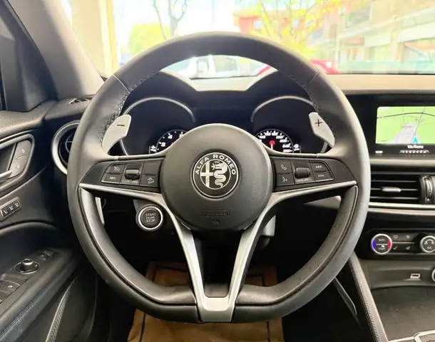 Alfa Romeo Stelvio view 13