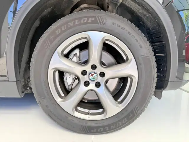 Alfa Romeo Stelvio view 9