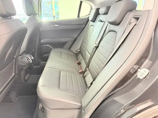 Alfa Romeo Stelvio view 11