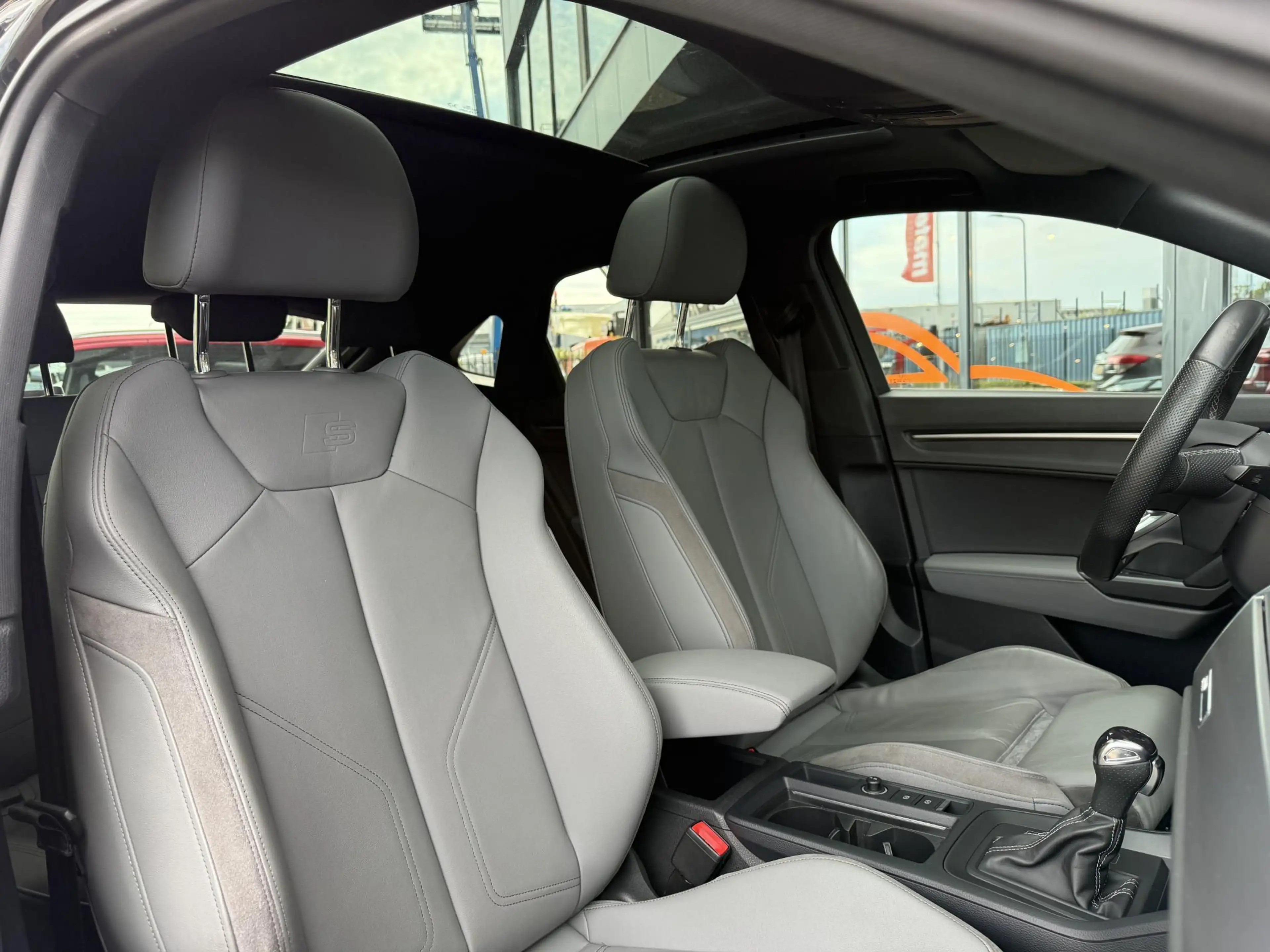 Audi Q3 Sportback 35 TFSI S Edition Competition Pano 19 In — photo 13
