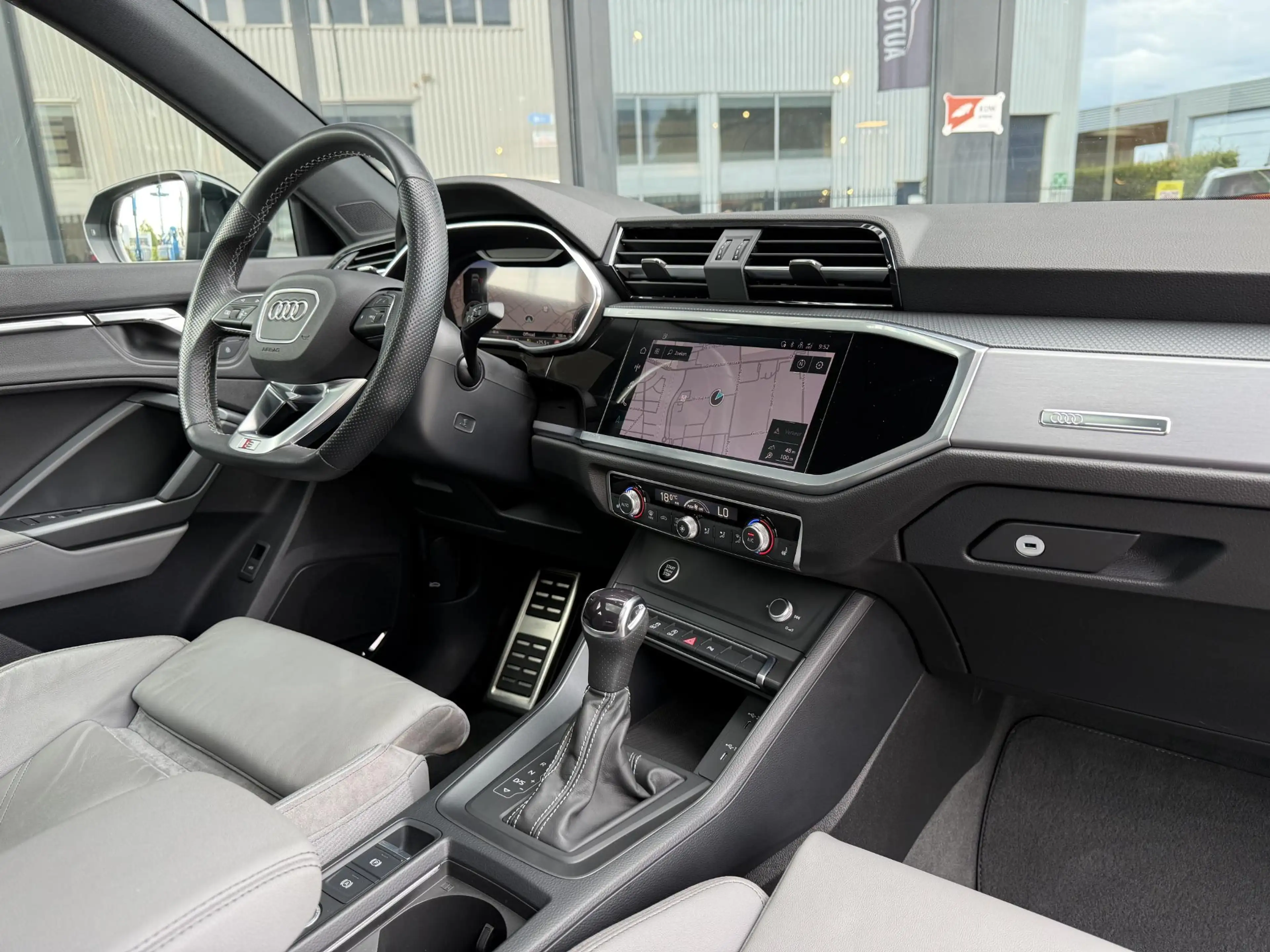 Audi Q3 Sportback 35 TFSI S Edition Competition Pano 19 In — photo 28