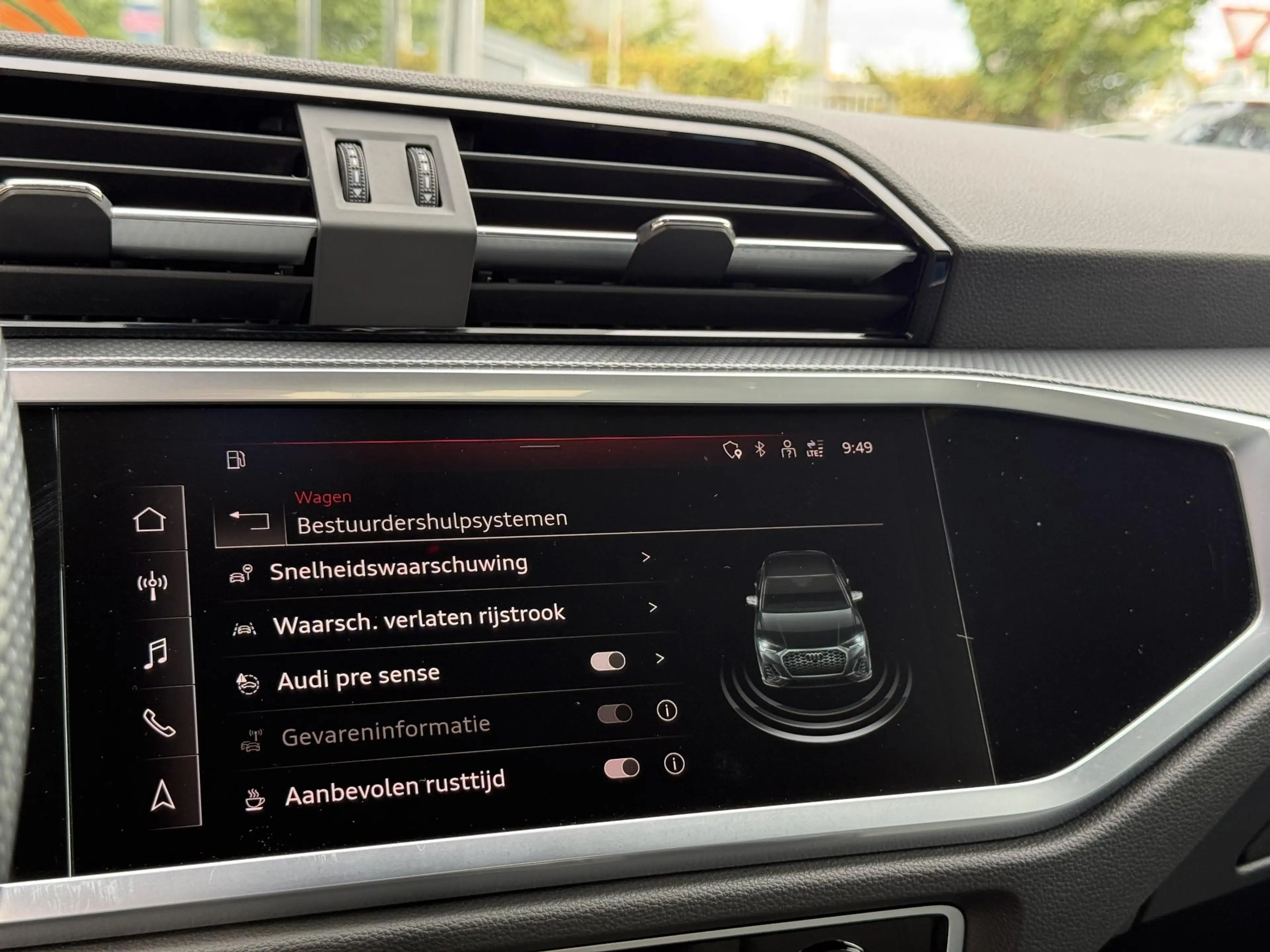 Audi Q3 Sportback 35 TFSI S Edition Competition Pano 19 In — photo 24
