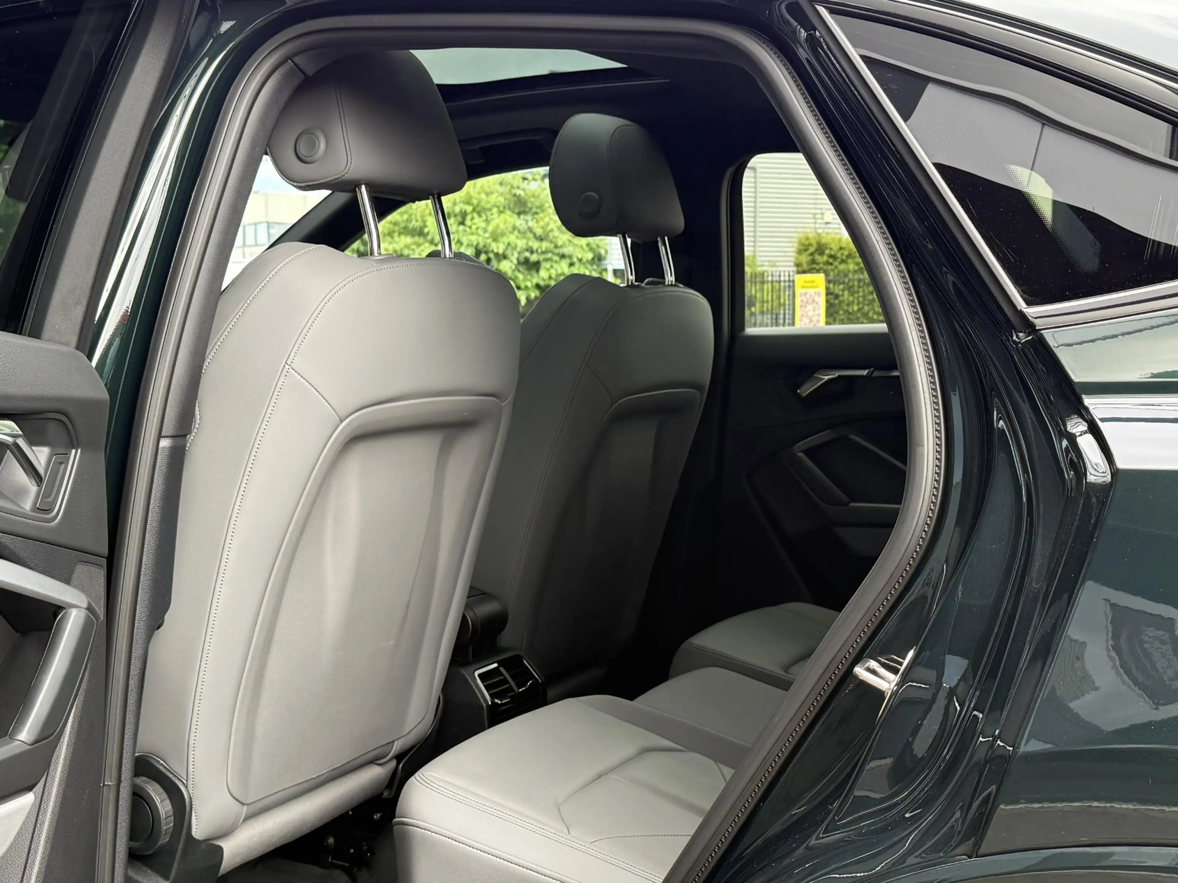 Audi Q3 Sportback 35 TFSI S Edition Competition Pano 19 In — photo 15