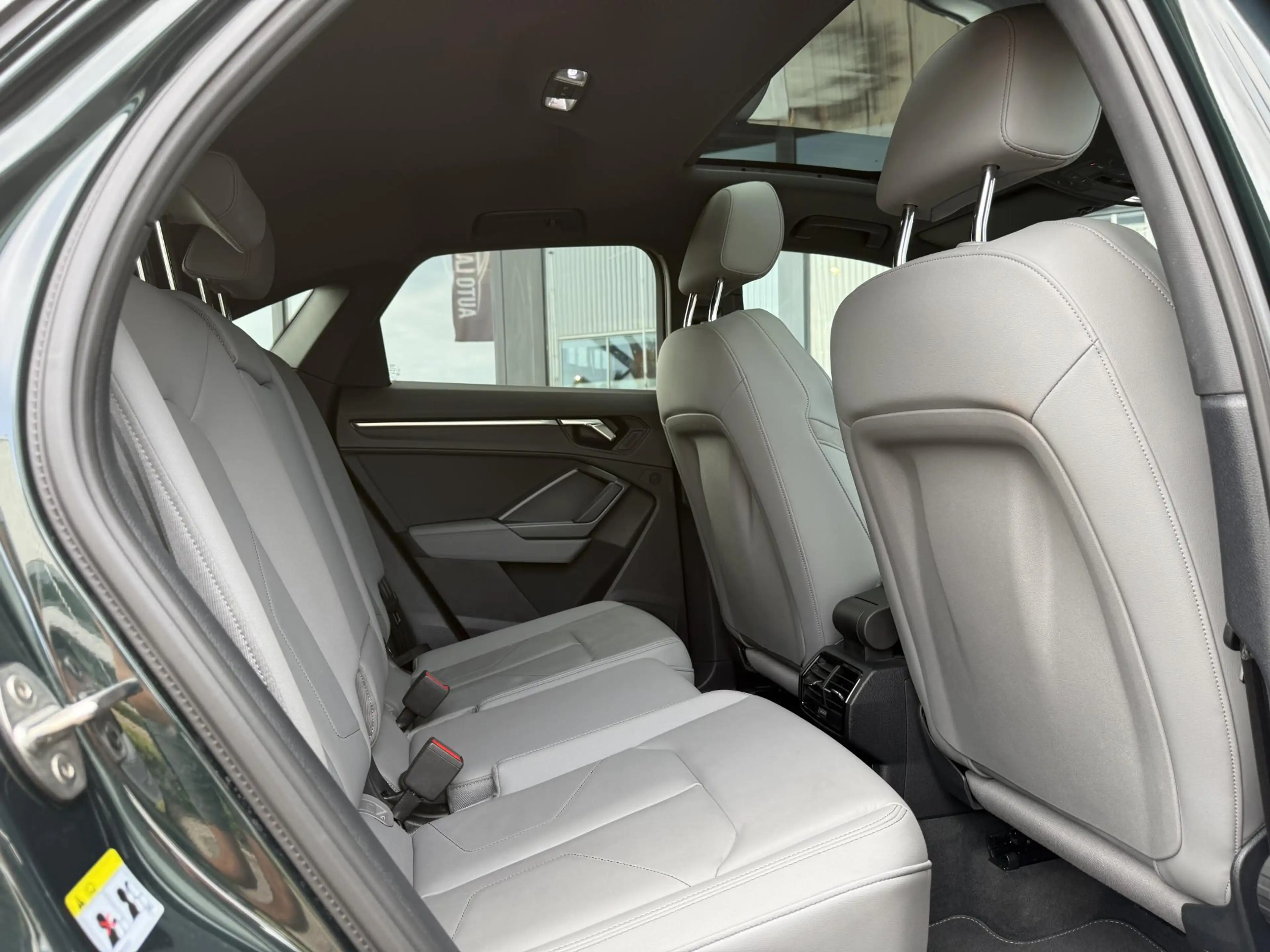 Audi Q3 Sportback 35 TFSI S Edition Competition Pano 19 In — photo 12