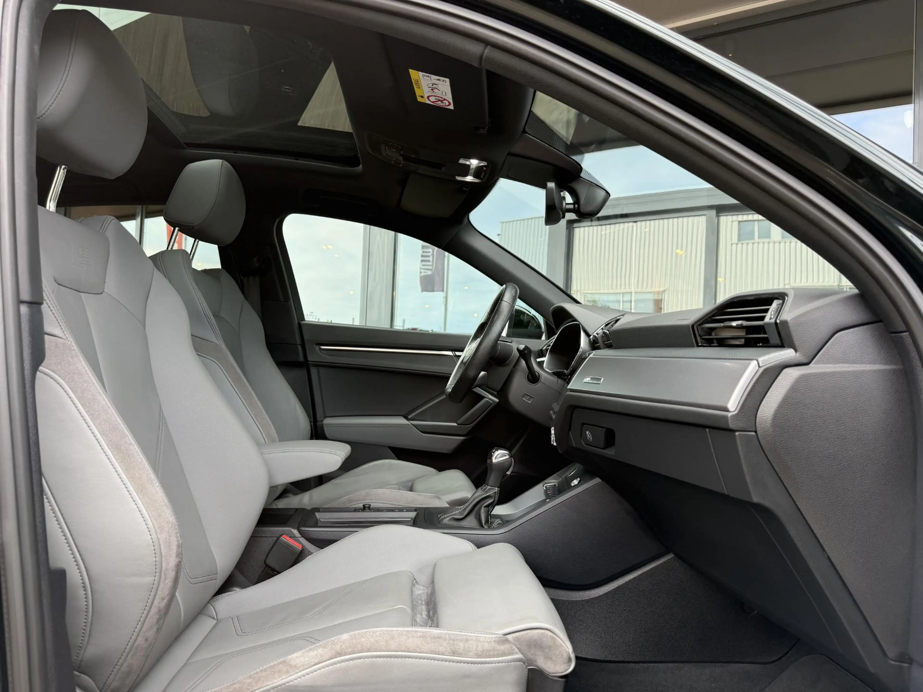 Audi Q3 Sportback 35 TFSI S Edition Competition Pano 19 In — photo 11