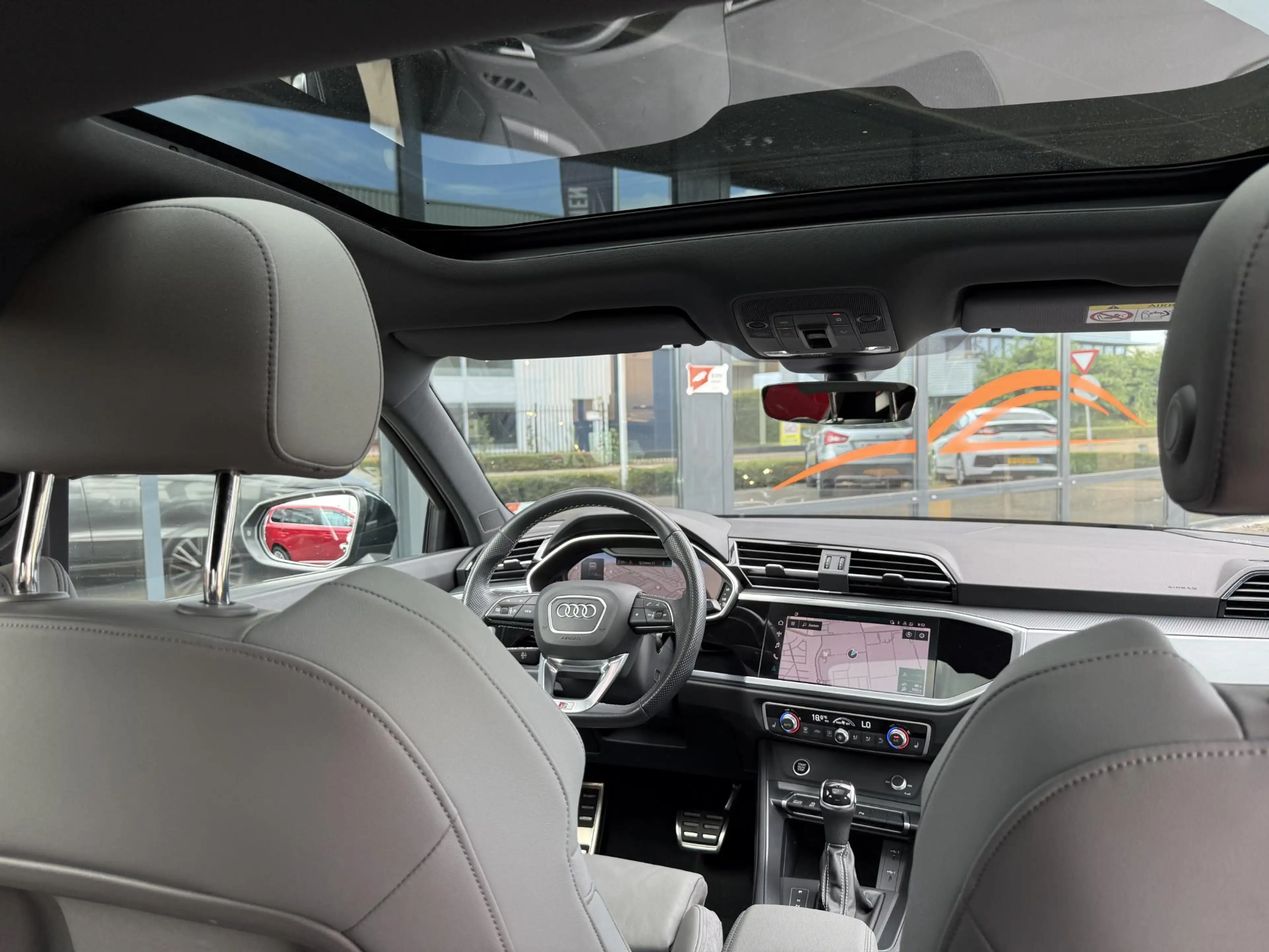 Audi Q3 Sportback 35 TFSI S Edition Competition Pano 19 In — photo 27