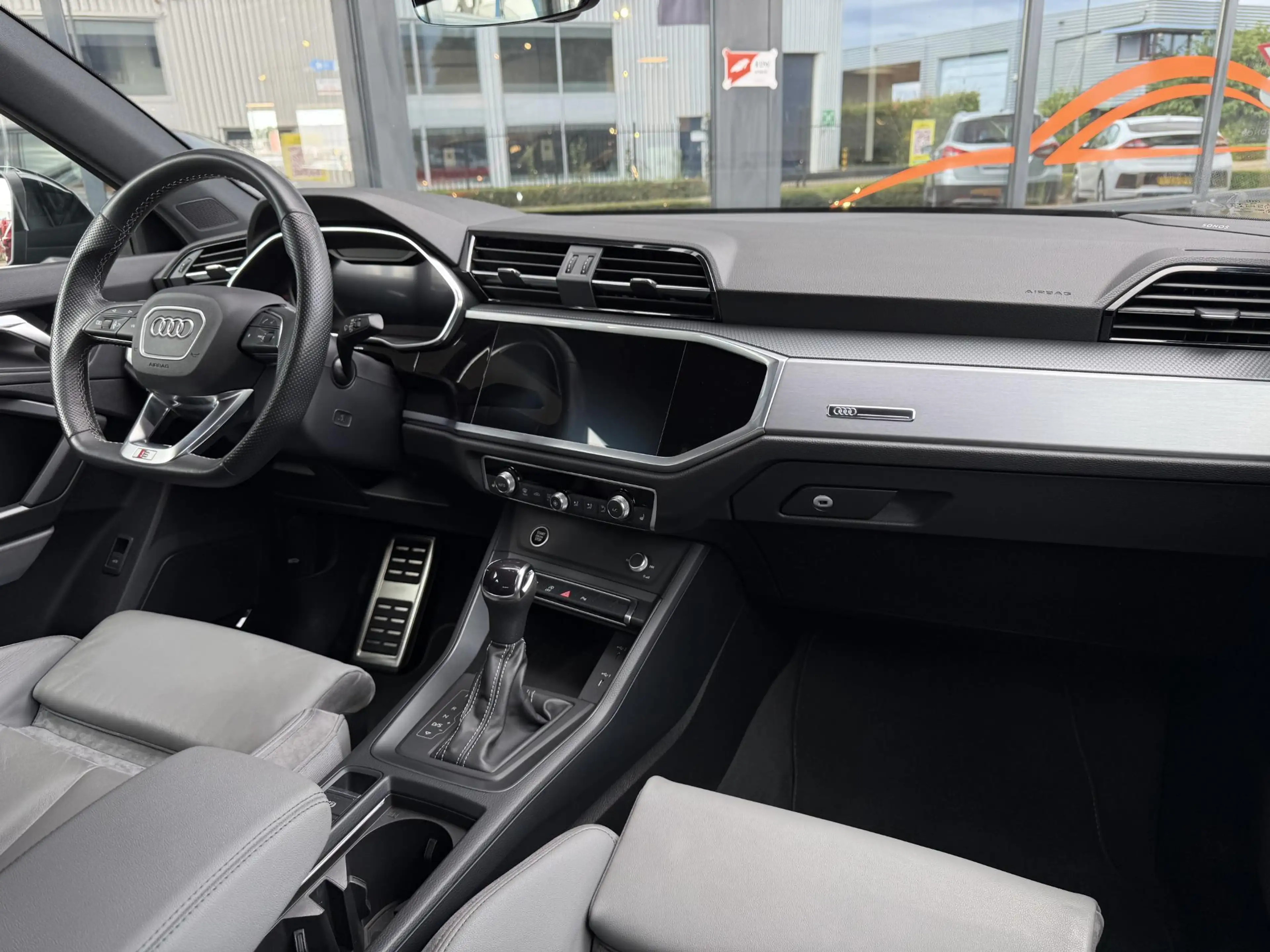 Audi Q3 Sportback 35 TFSI S Edition Competition Pano 19 In — photo 10