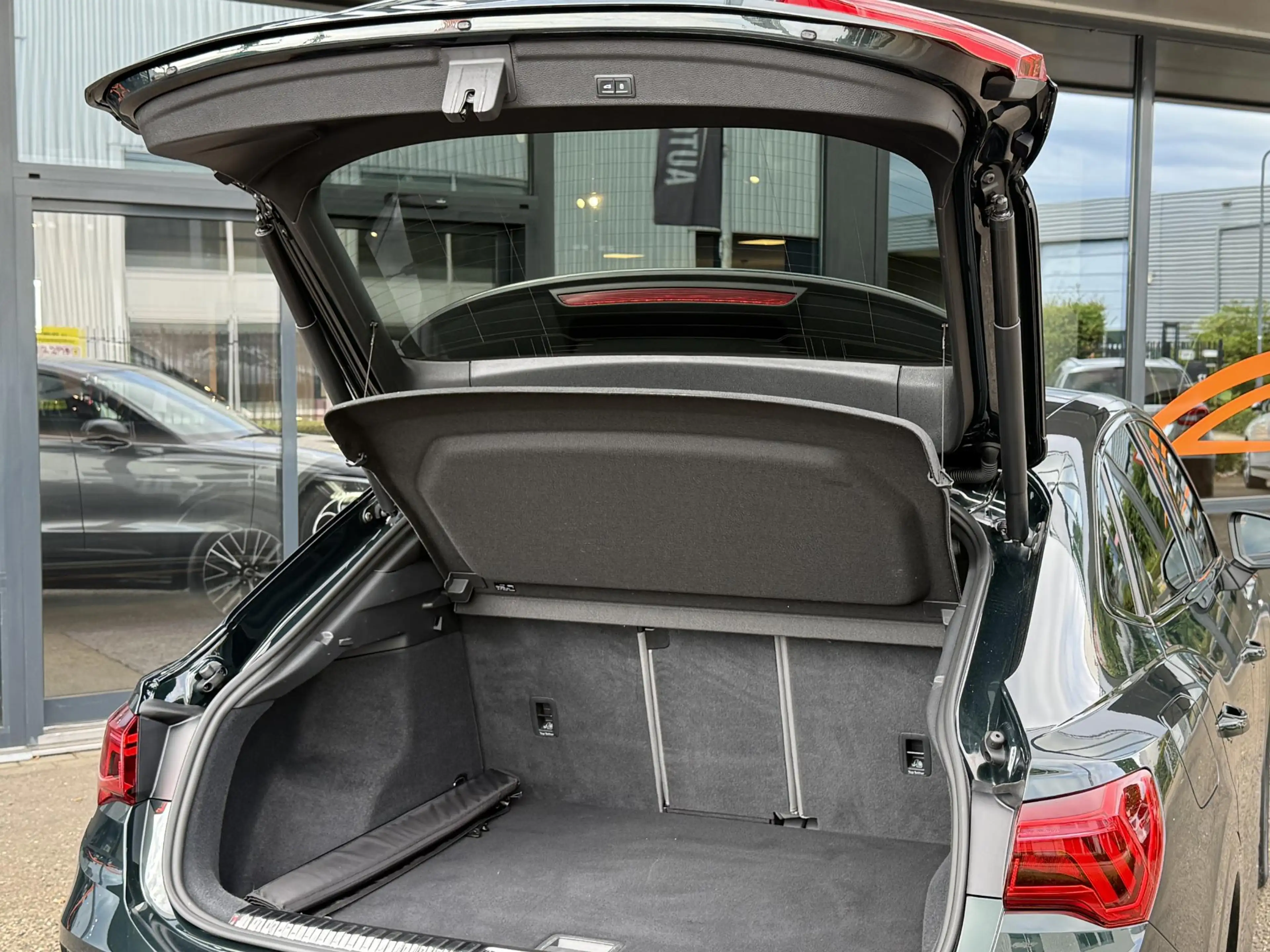 Audi Q3 Sportback 35 TFSI S Edition Competition Pano 19 In — photo 14