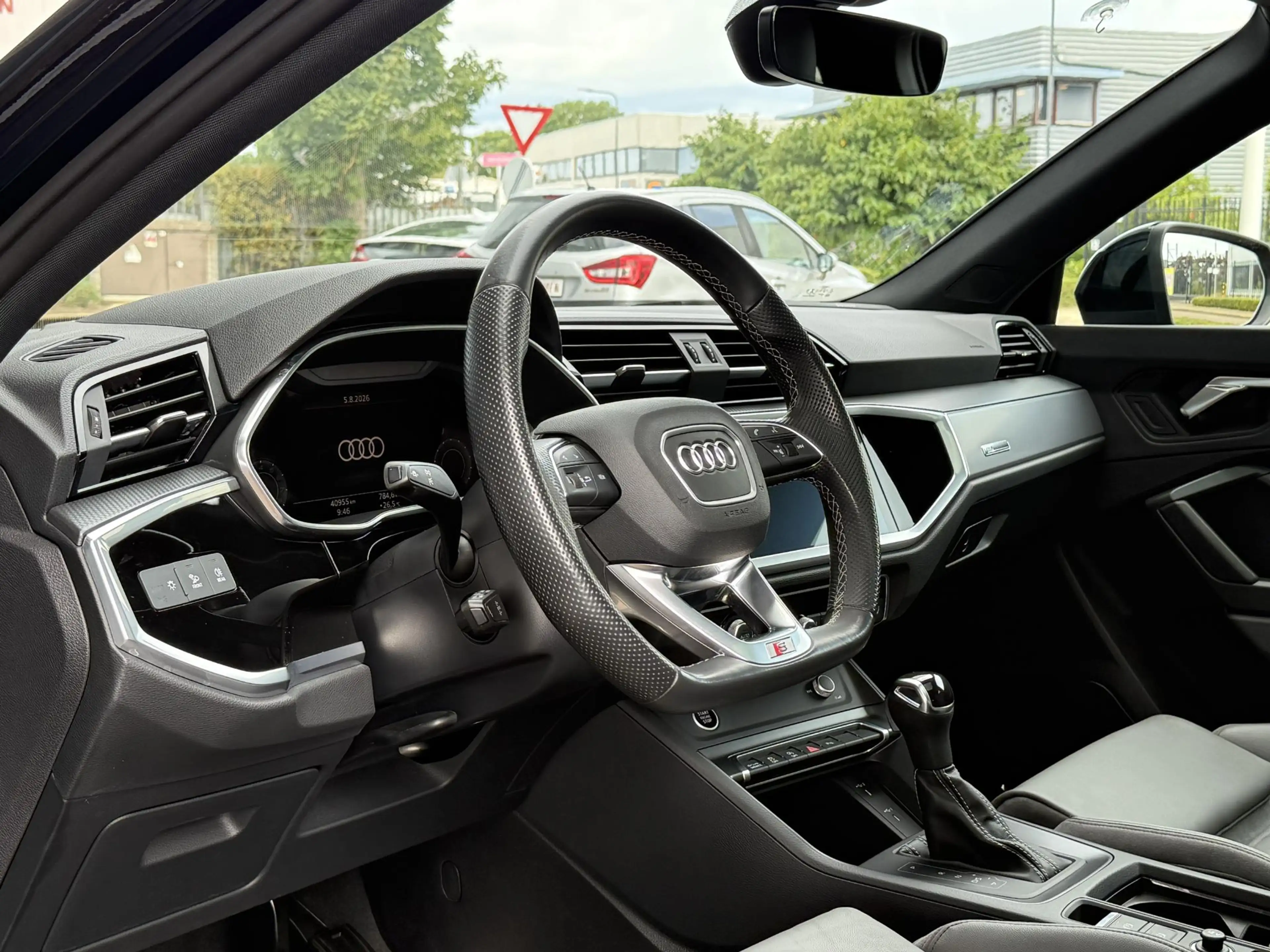 Audi Q3 Sportback 35 TFSI S Edition Competition Pano 19 In — photo 16