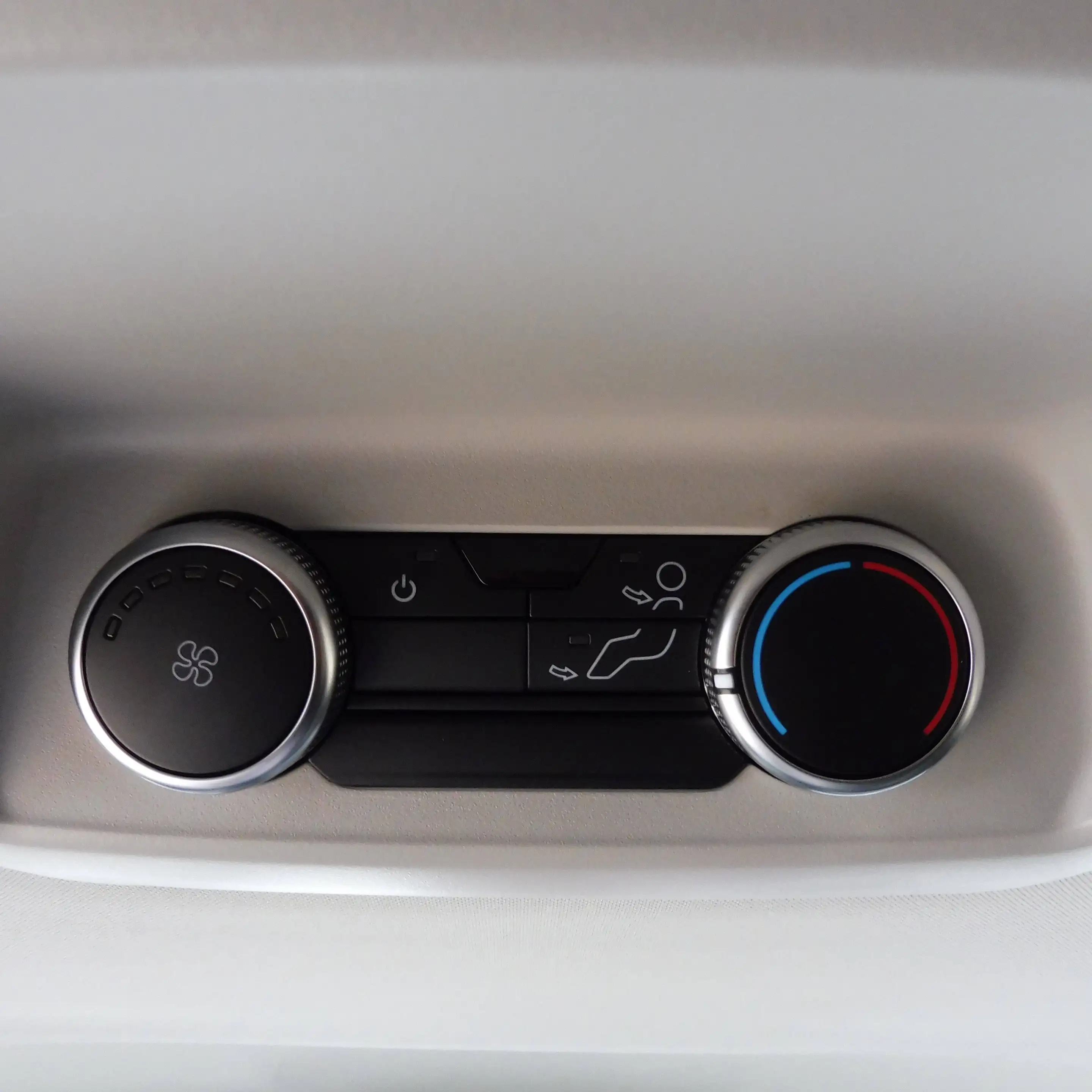 Ford Tourneo Custom Titanium — photo 15
