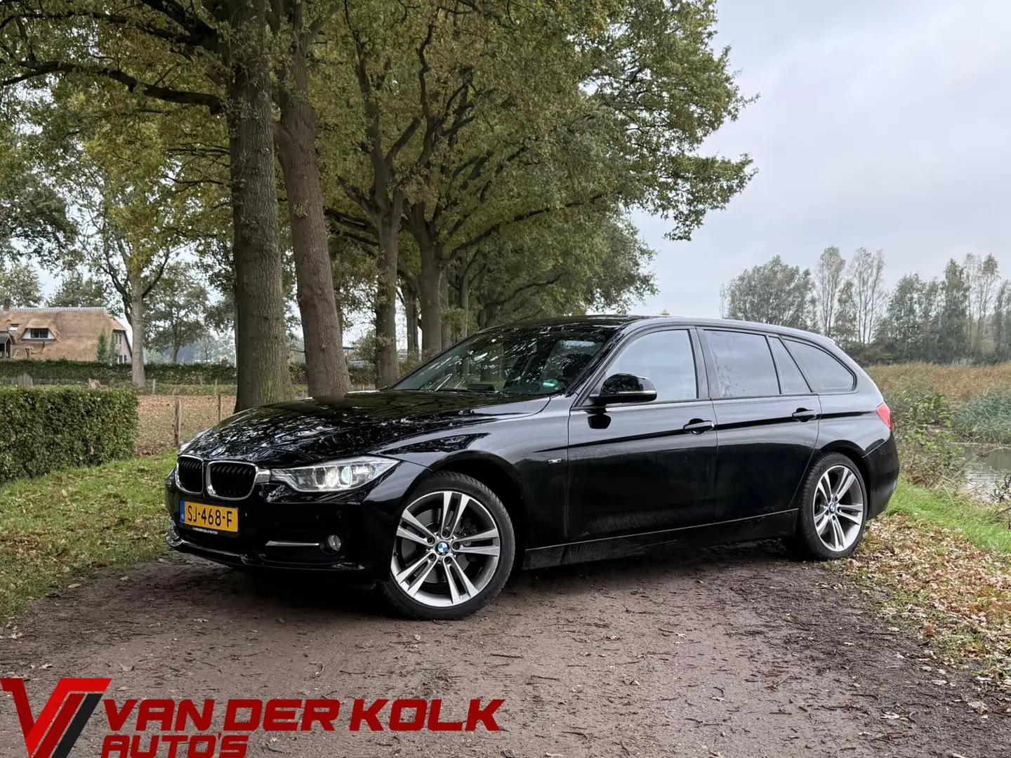 BMW 330 3-serie Touring 330d xDrive High Executive Automaa Zwart - 1