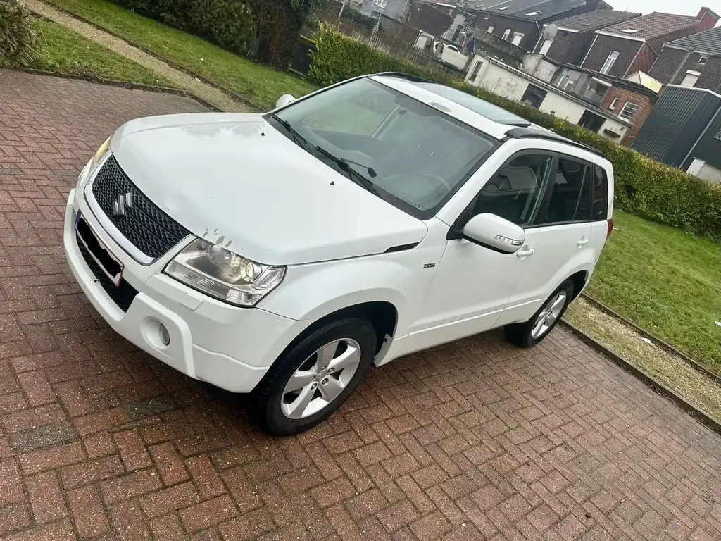 Suzuki Grand Vitara 2012 из Европы — купить под ключ