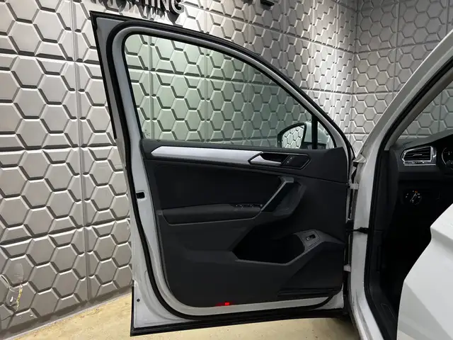 Volkswagen Tiguan view 10
