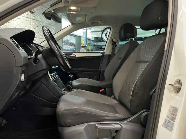 Volkswagen Tiguan view 12