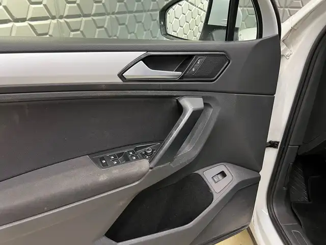 Volkswagen Tiguan view 11