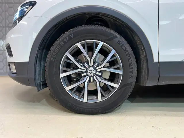 Volkswagen Tiguan view 5