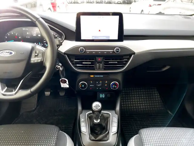 Ford Focus view 11