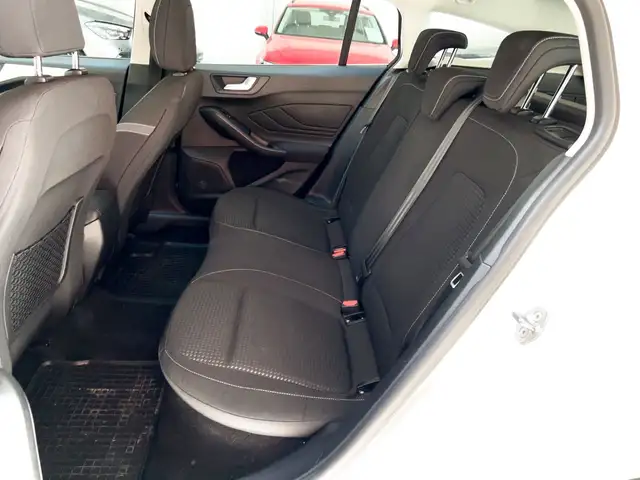 Ford Focus view 15