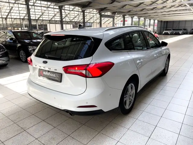 Ford Focus view 5