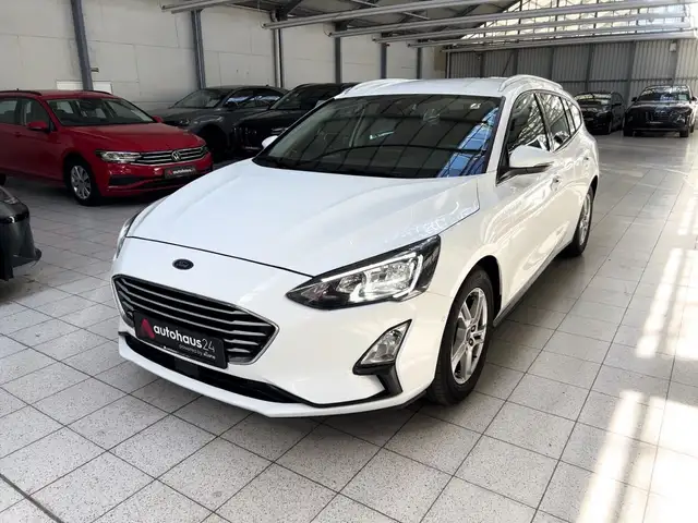 Ford Focus view 3