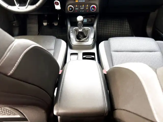 Ford Focus view 14