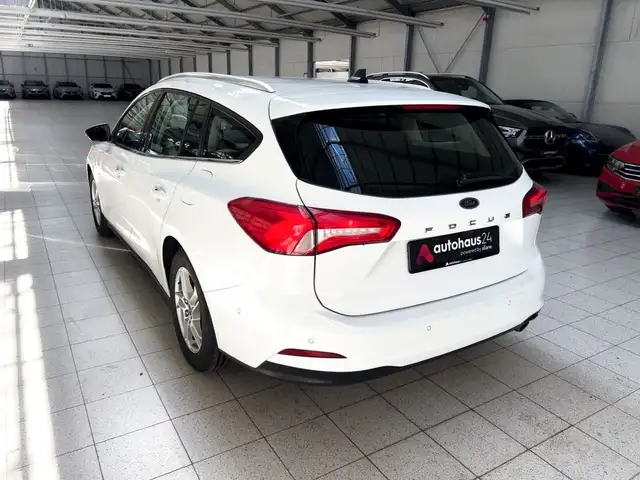 Ford Focus view 4