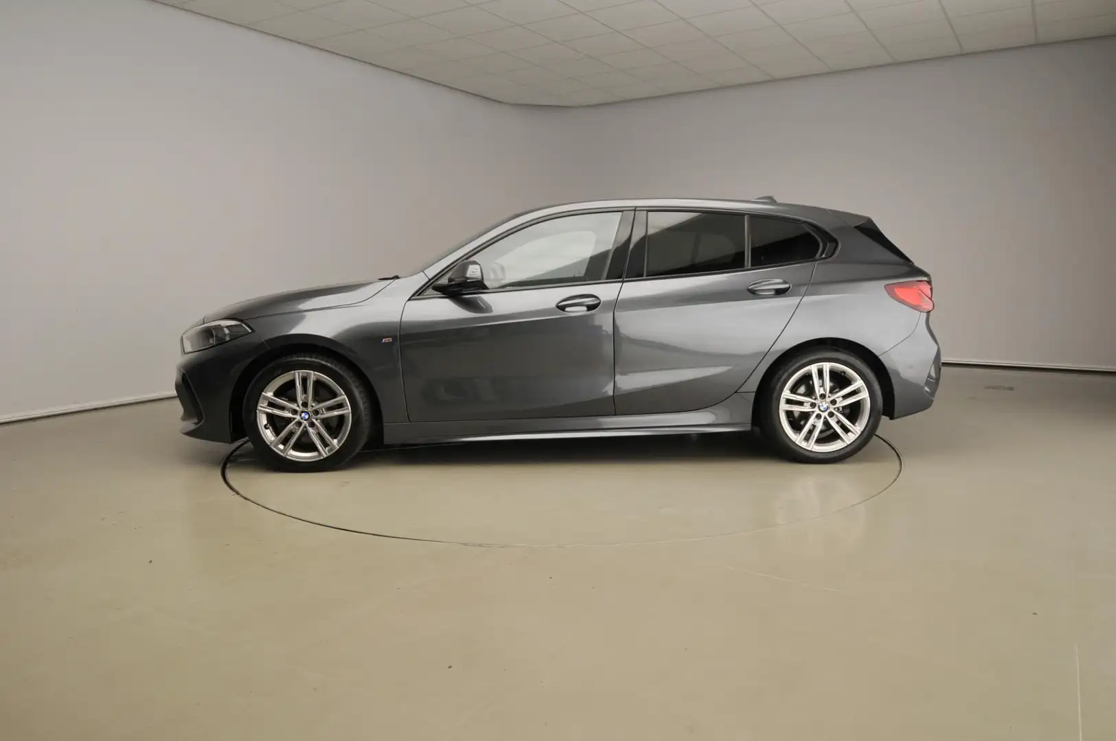 BMW 118 1-serie 5-deurs 118i | M-Sportpakket | LED | Navig Gris - 2