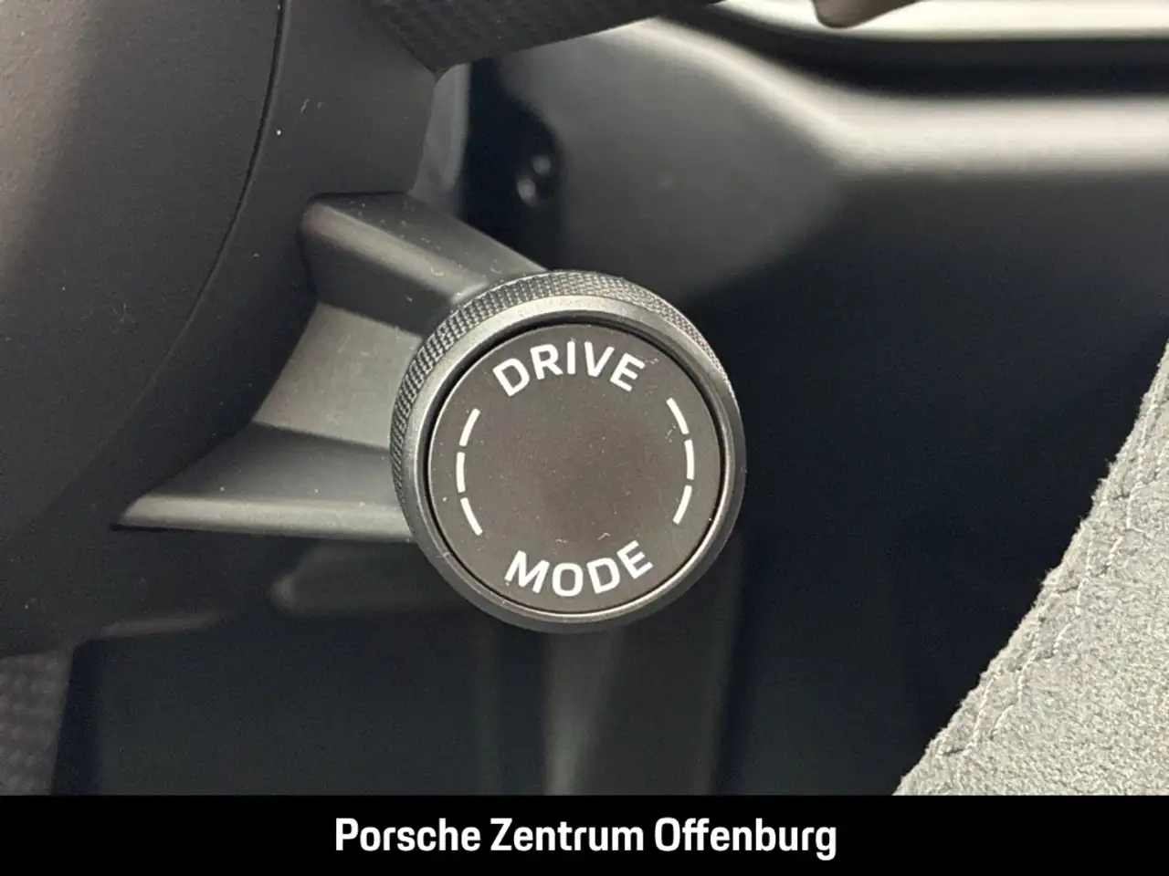 Porsche 992 -2 (911) Targa 4S 14