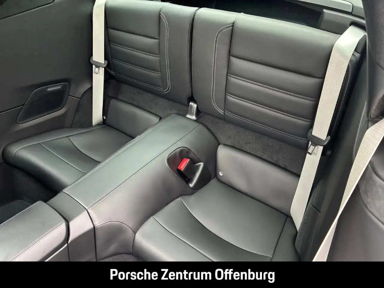 Porsche 992 -2 (911) Targa 4S 12