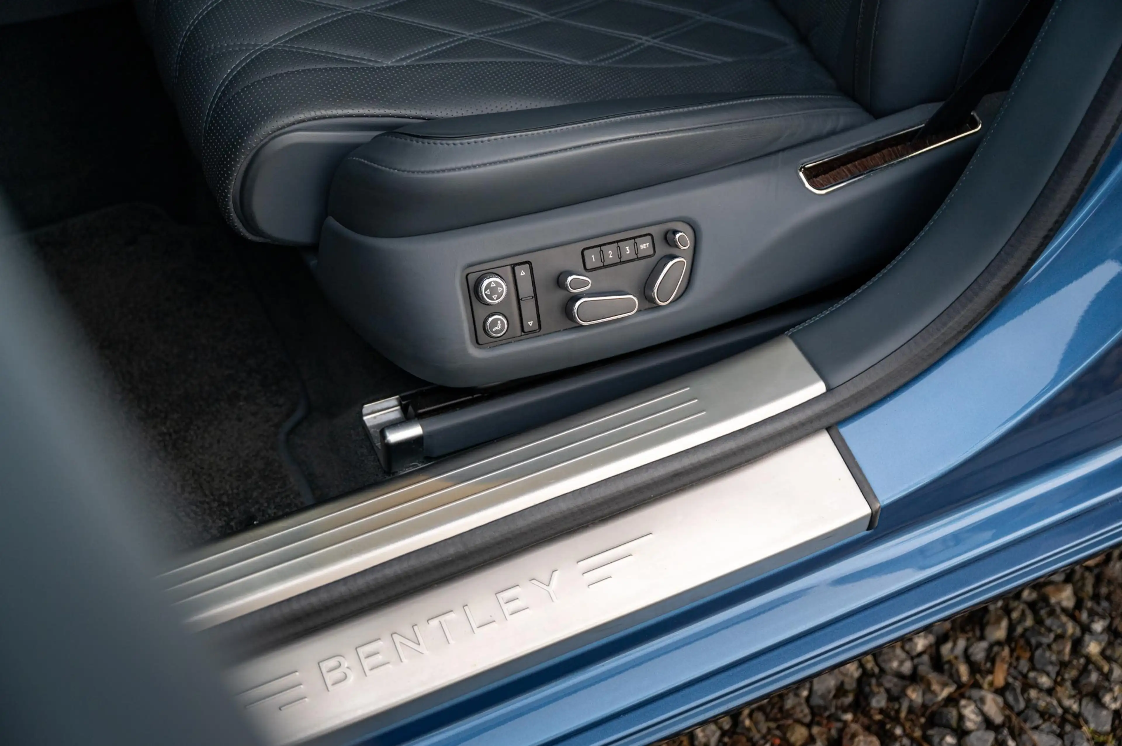Bentley Flying Spur 4.0 V8 Mulliner | Rearseat Ent. | ACC | Massage | — photo 7