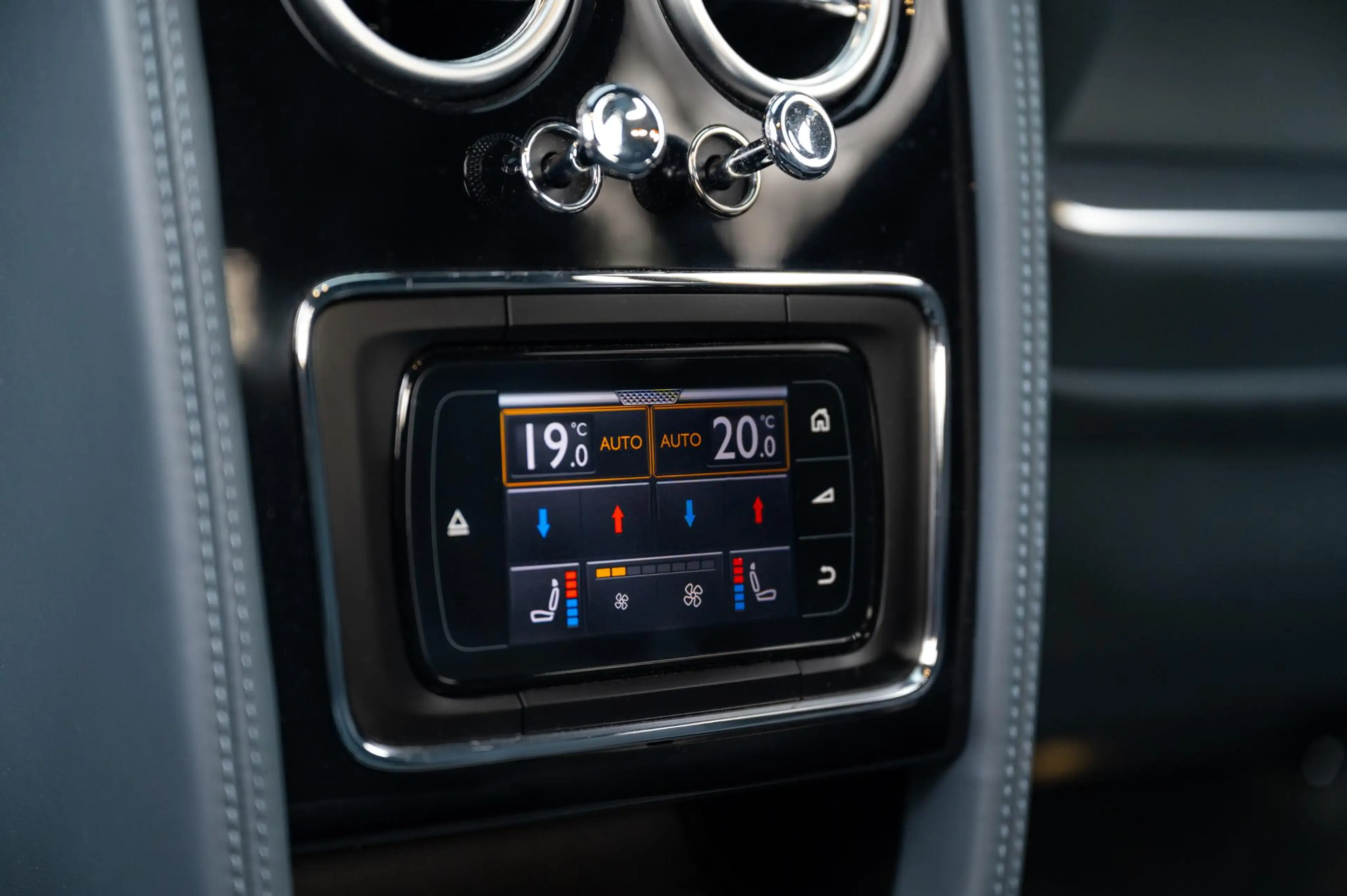 Bentley Flying Spur 4.0 V8 Mulliner | Rearseat Ent. | ACC | Massage | — photo 10