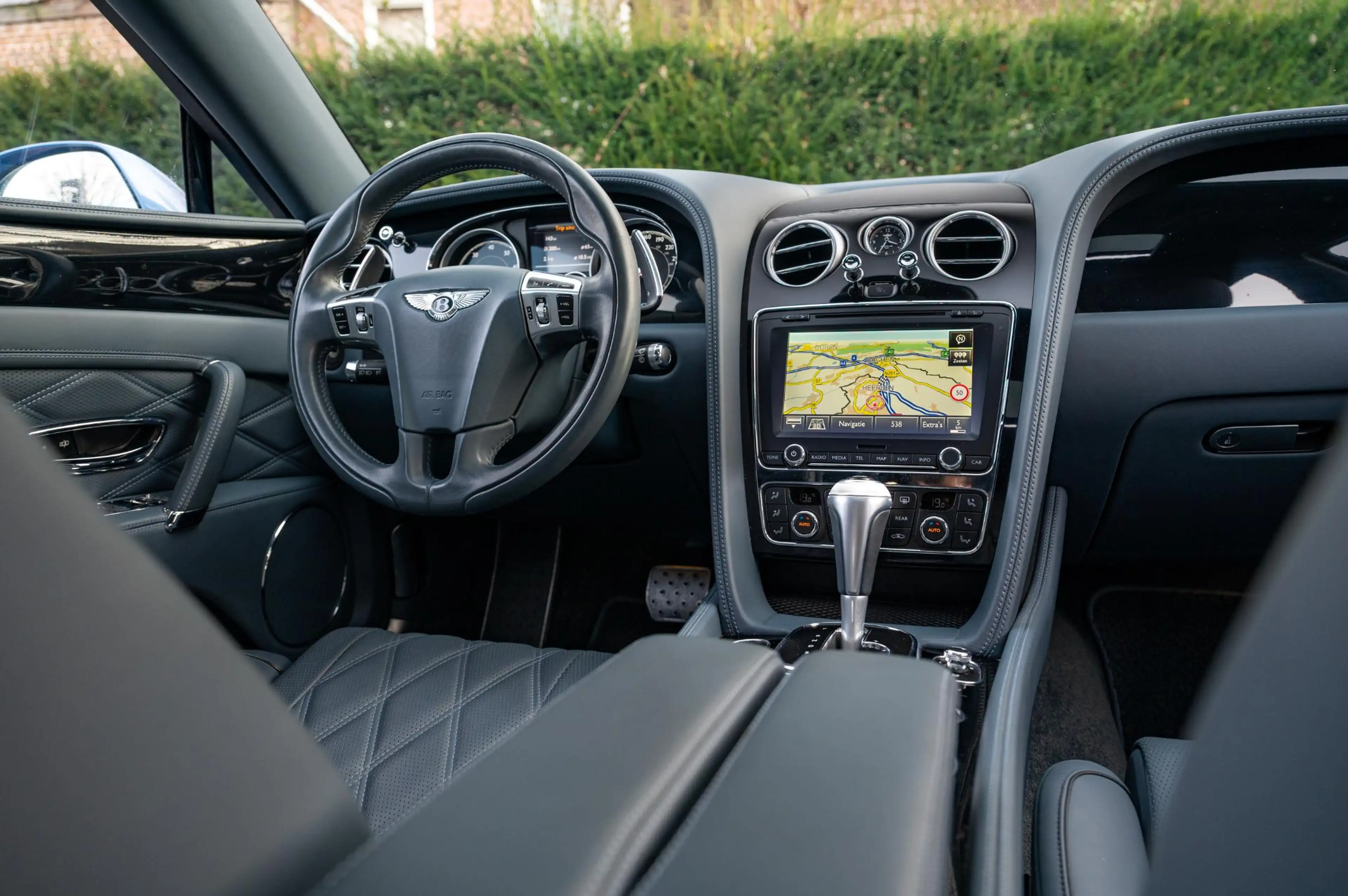 Bentley Flying Spur 4.0 V8 Mulliner | Rearseat Ent. | ACC | Massage | — photo 15