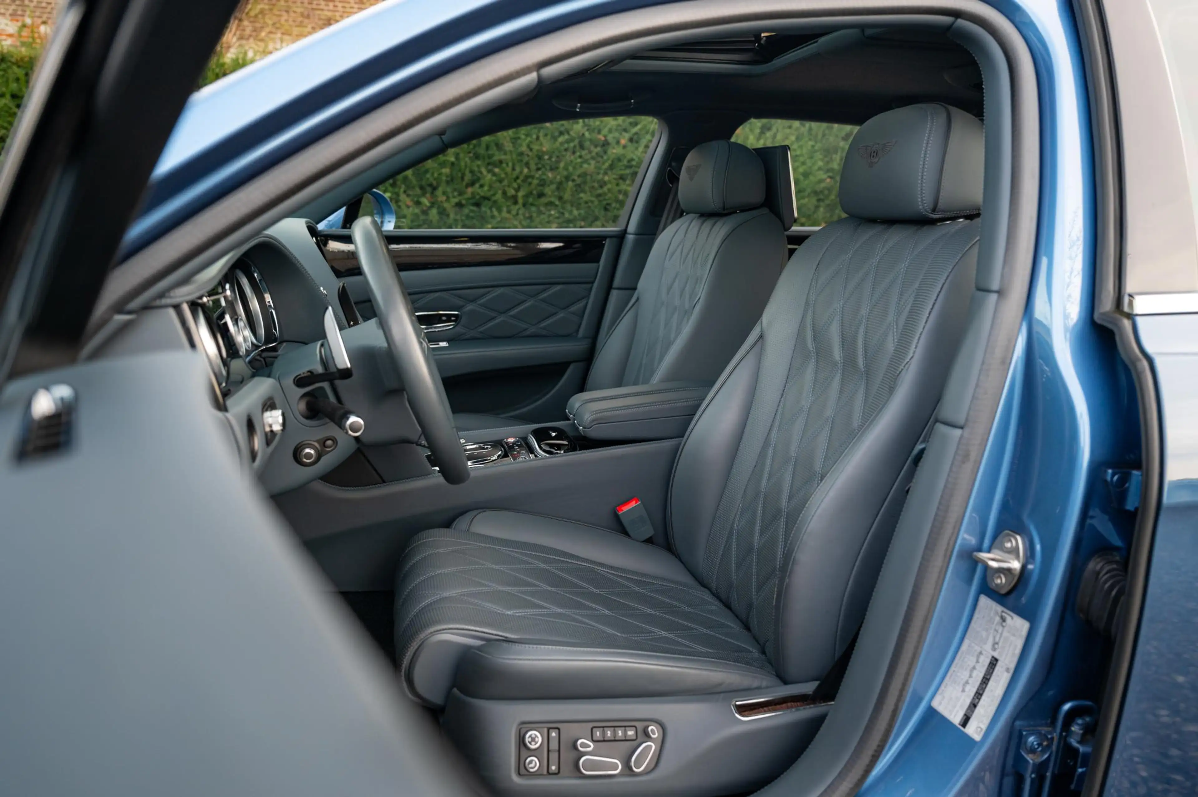 Bentley Flying Spur 4.0 V8 Mulliner | Rearseat Ent. | ACC | Massage | — photo 5