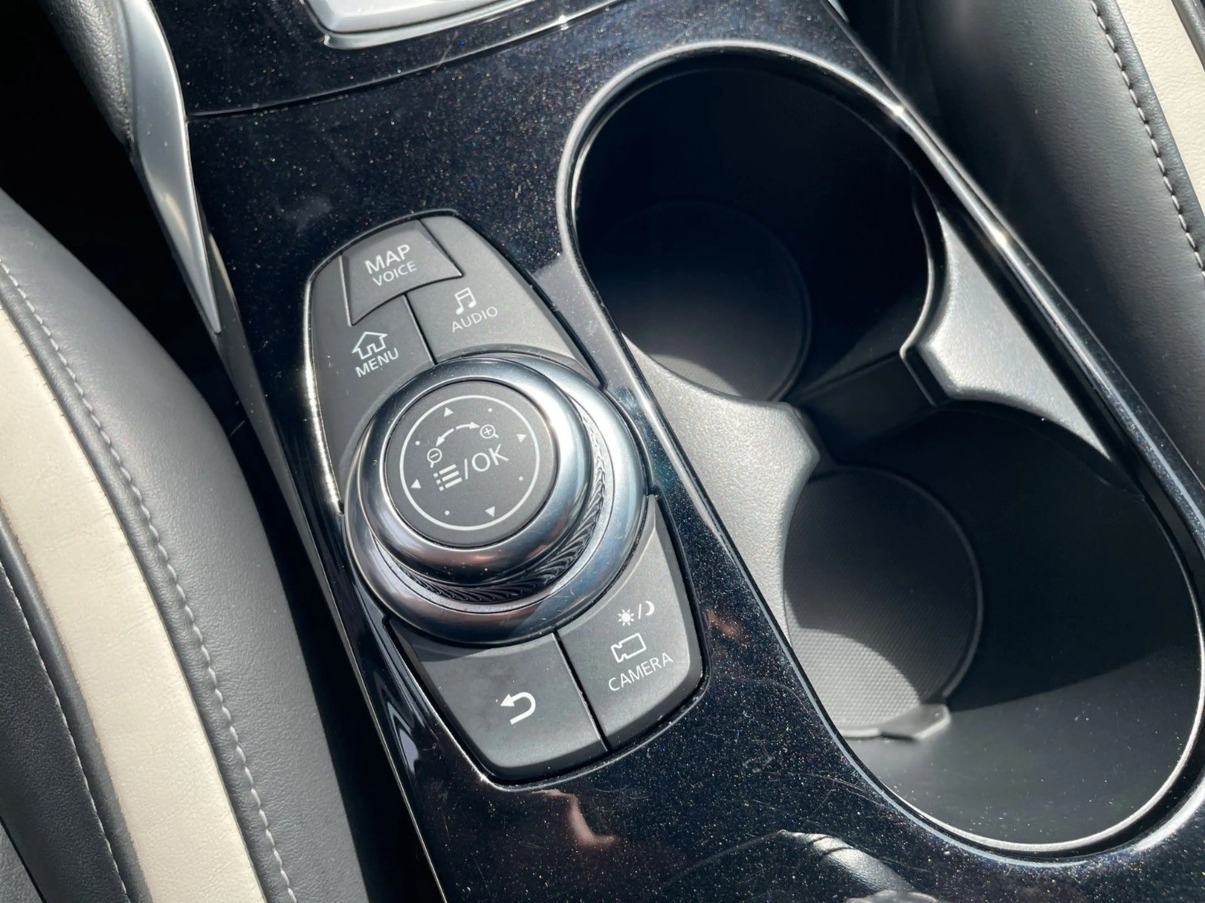 Infiniti Q30 2.0 Sport Tech 211 PS (*NAVI * SITZHEIZUNG*) — photo 7
