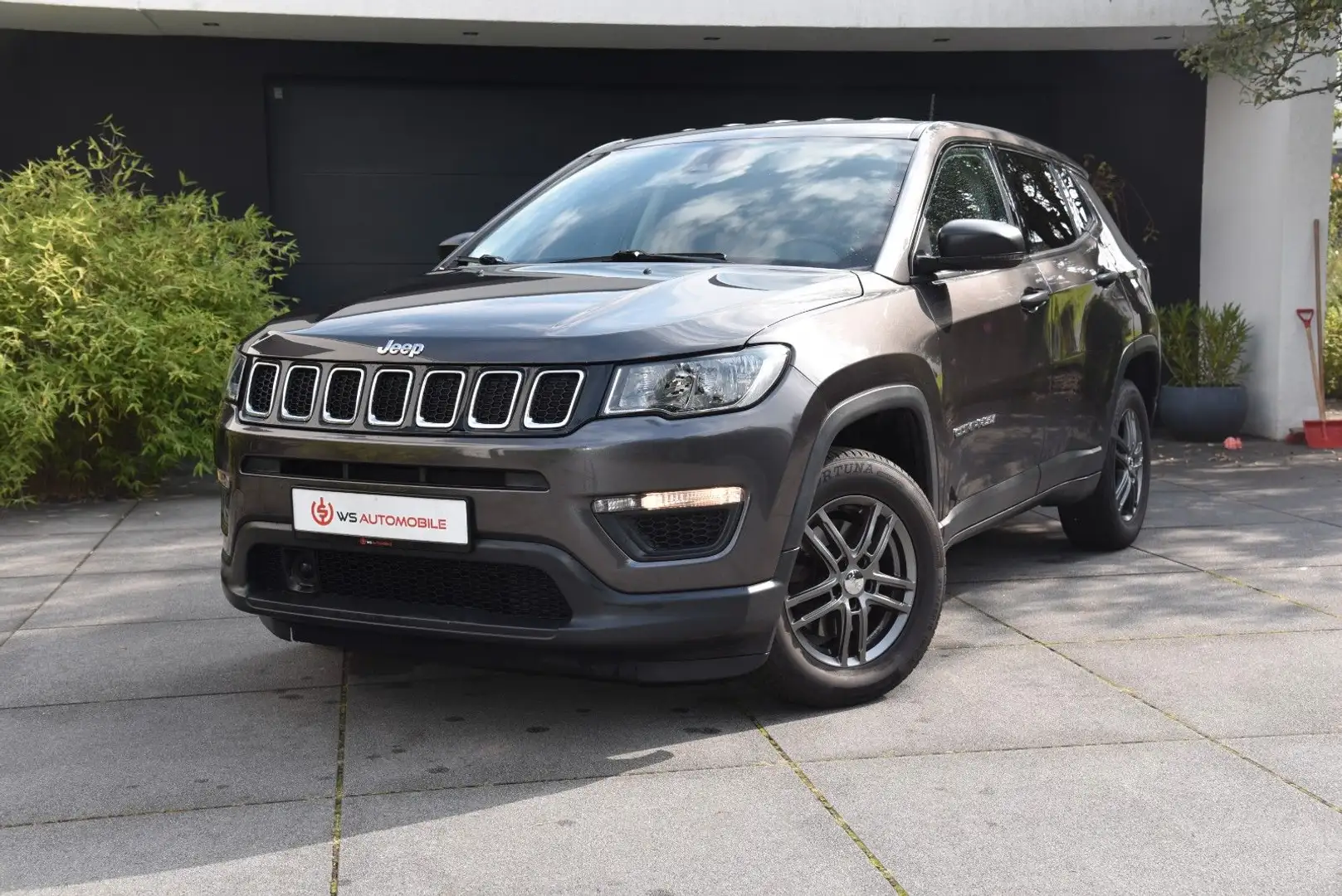 Jeep Compass Sport FWD **AHK** Grau - 1