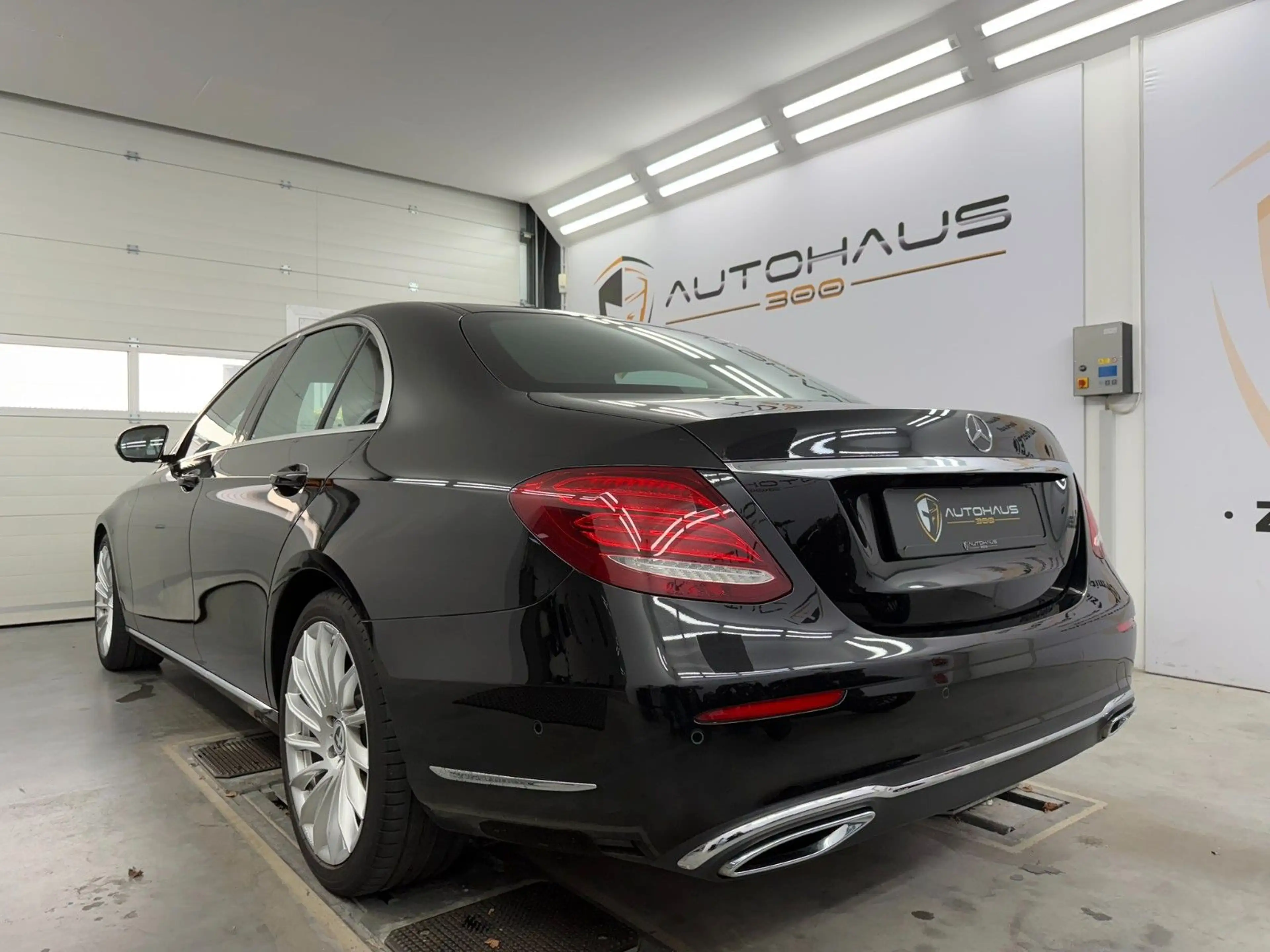 Mercedes-Benz E 220 d Limousine Avantgarde NAVI KLIMA TEMPO SHZ — photo 11