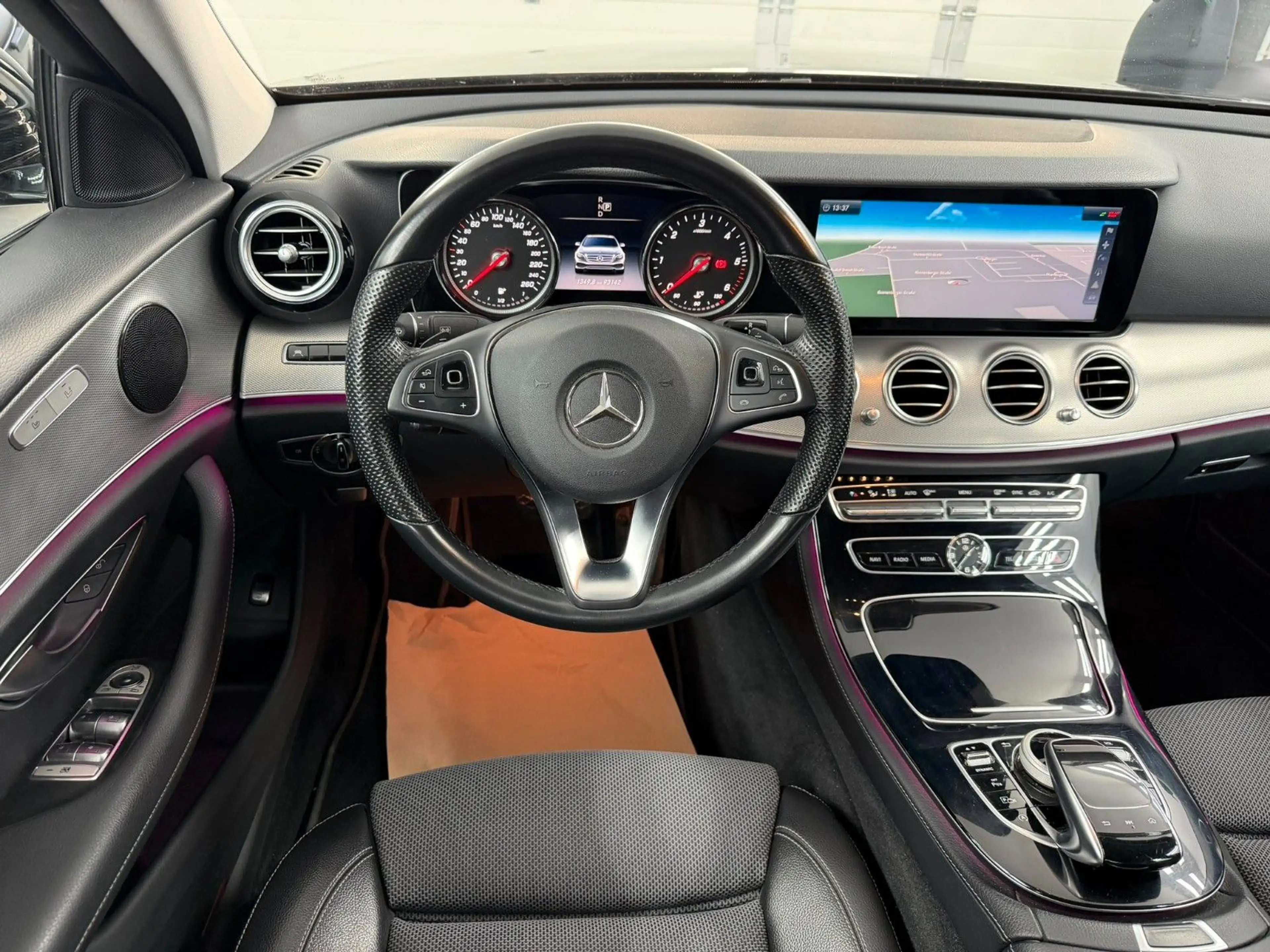 Mercedes-Benz E 220 d Limousine Avantgarde NAVI KLIMA TEMPO SHZ — photo 15