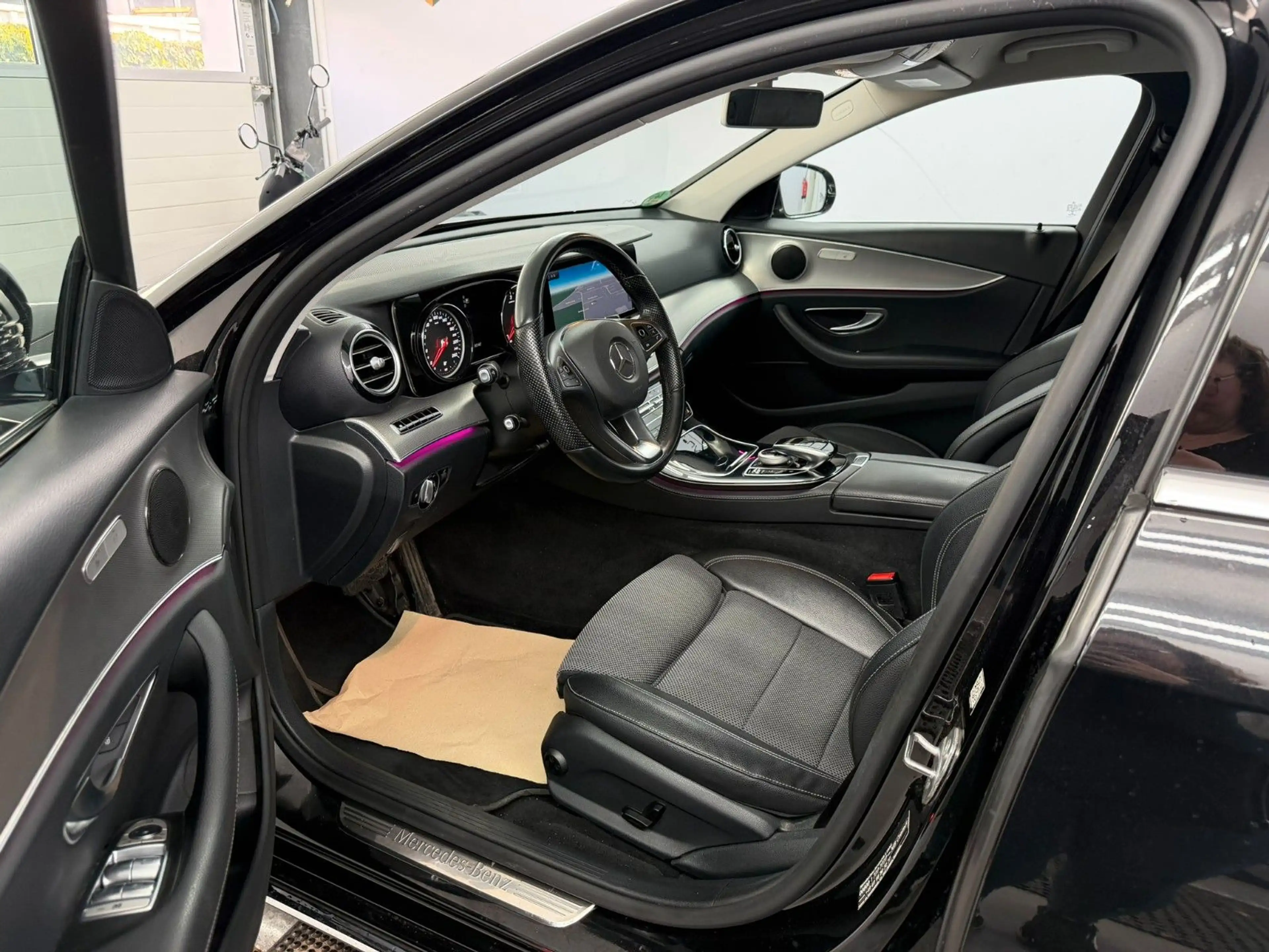 Mercedes-Benz E 220 d Limousine Avantgarde NAVI KLIMA TEMPO SHZ — photo 13