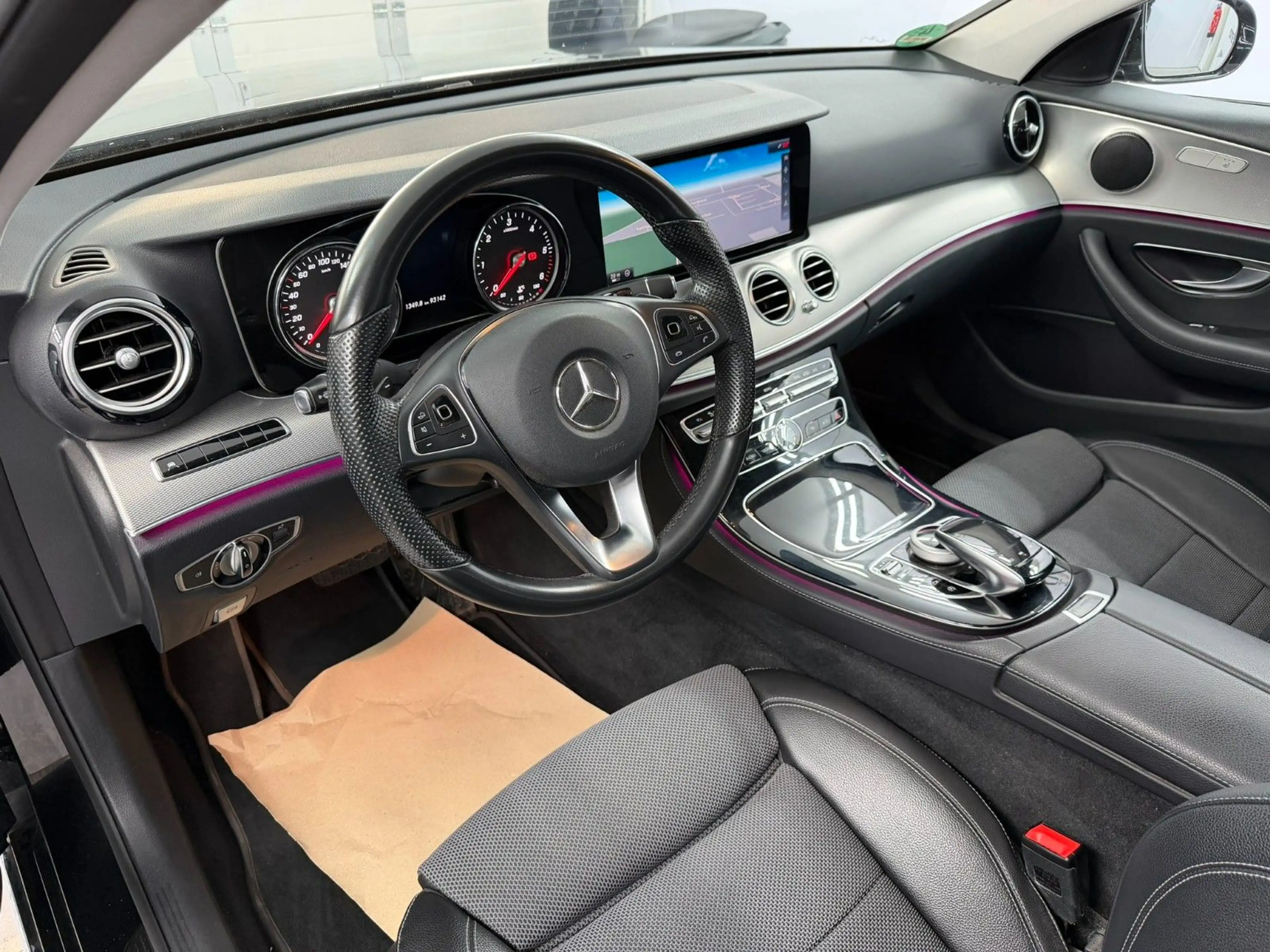 Mercedes-Benz E 220 d Limousine Avantgarde NAVI KLIMA TEMPO SHZ — photo 14