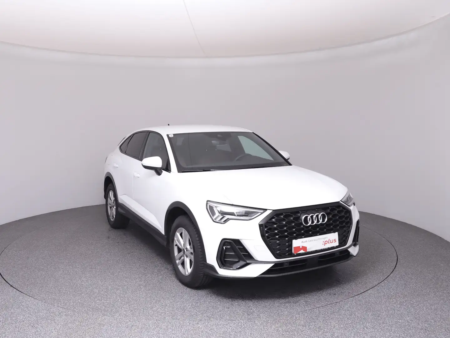 Audi Q3 e-tron 45 TFSI e Weiß - 2