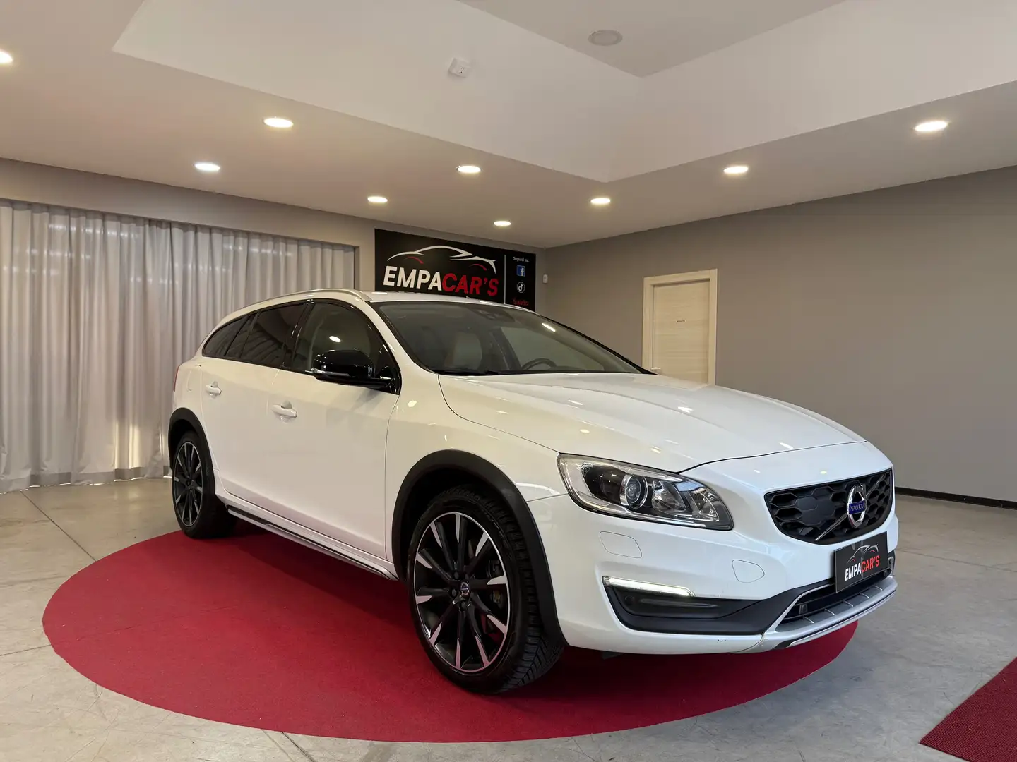 Volvo V60 Cross Country V60 I 2014 Cross Country 2.0 d4 Summun Geartronic Bianco - 1