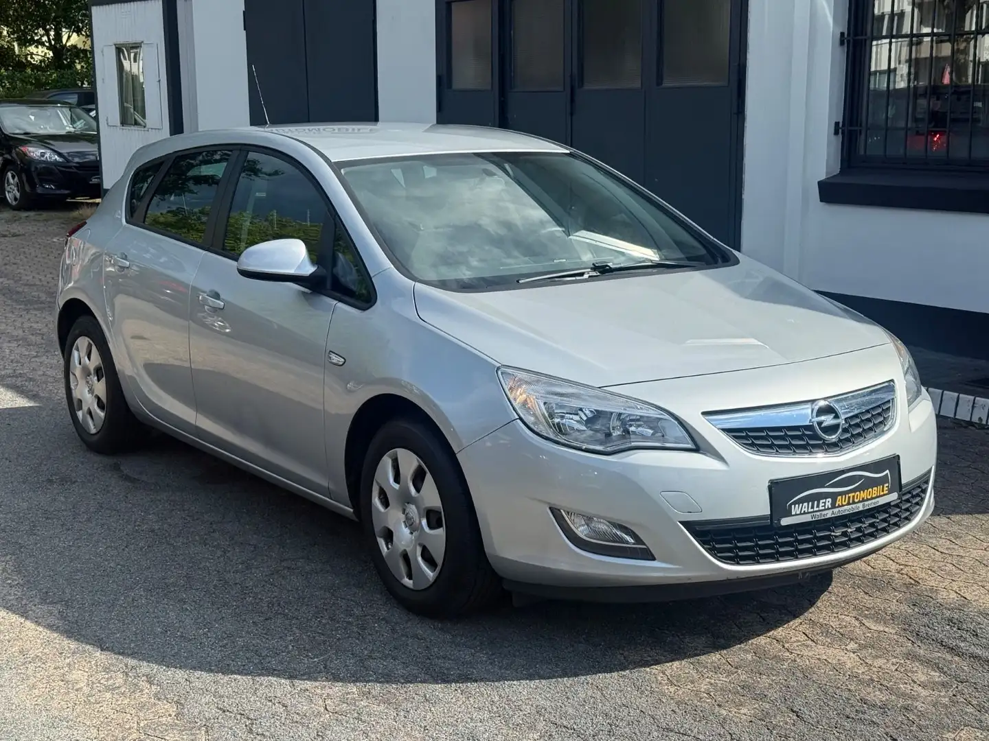 Opel Astra J 1.4 Lim. Edition Silber - 1